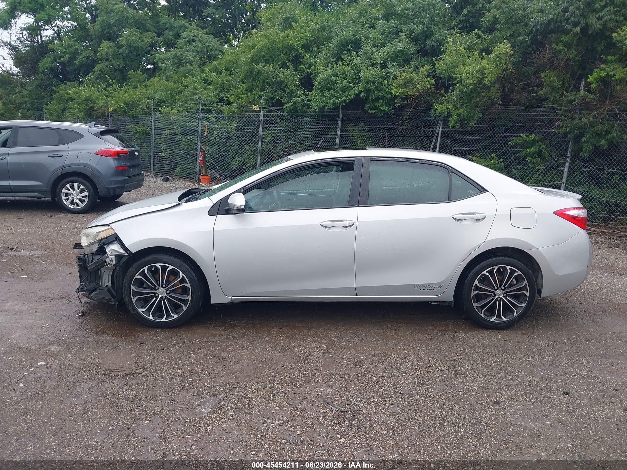 2015 Toyota Corolla S Plus Silver vin: 2T1BURHE2FC347166