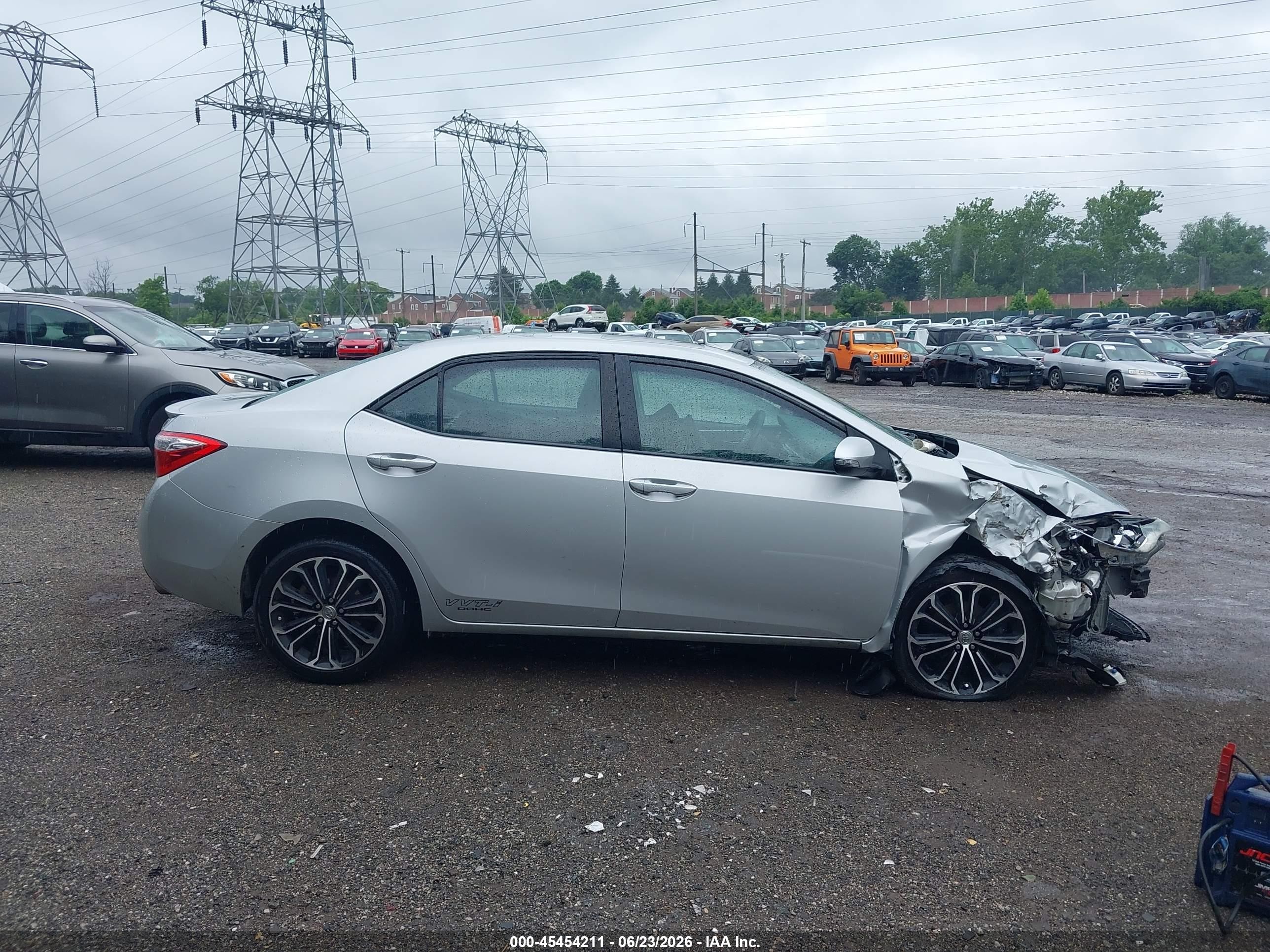 2015 Toyota Corolla S Plus Silver vin: 2T1BURHE2FC347166