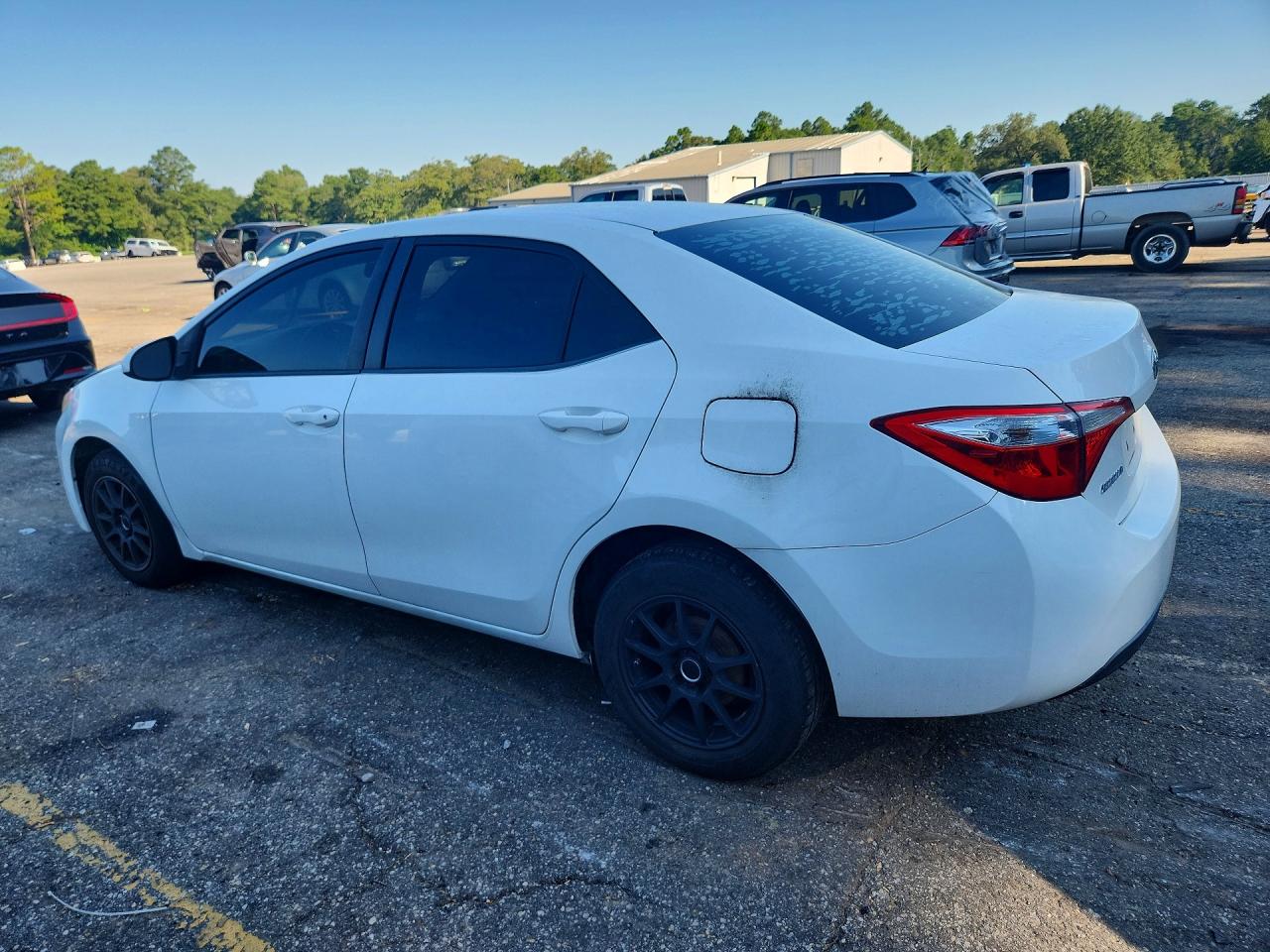 2015 Toyota Corolla L Белый vin: 2T1BURHE2FC352982