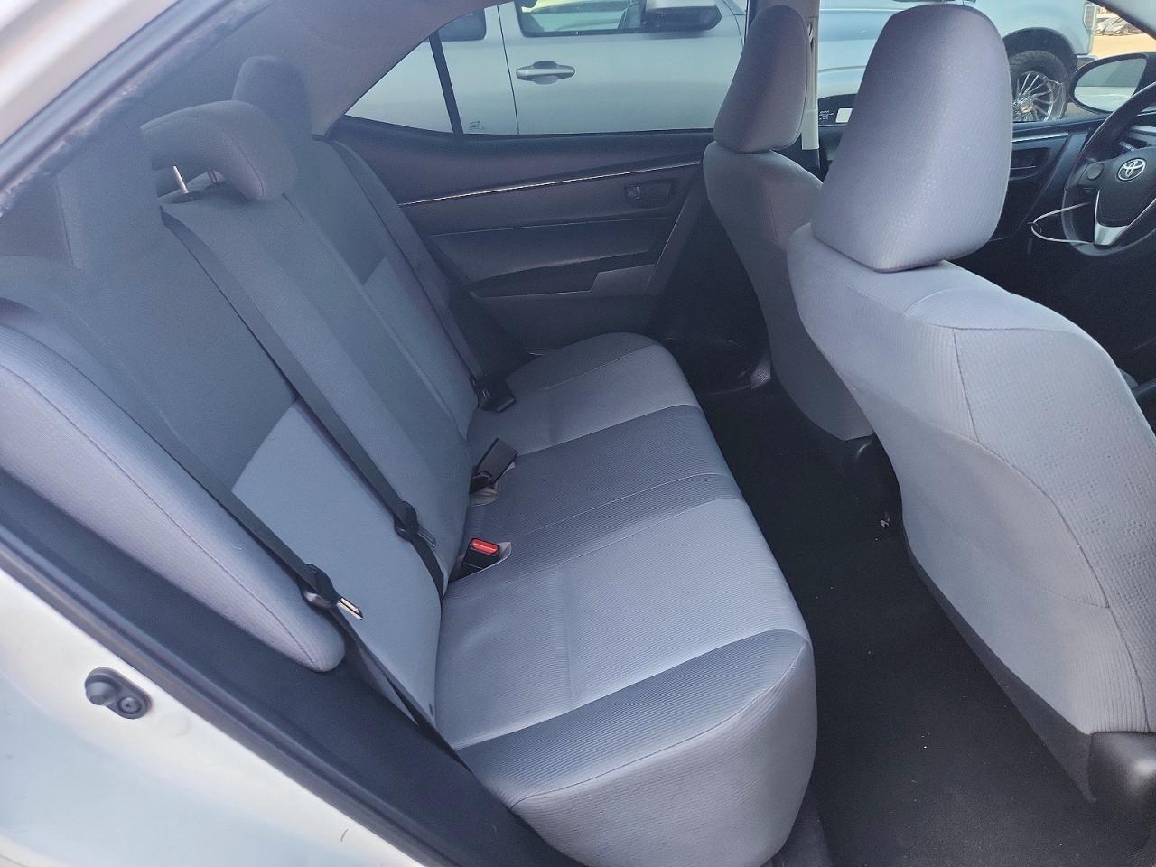 2015 Toyota Corolla L Белый vin: 2T1BURHE2FC352982