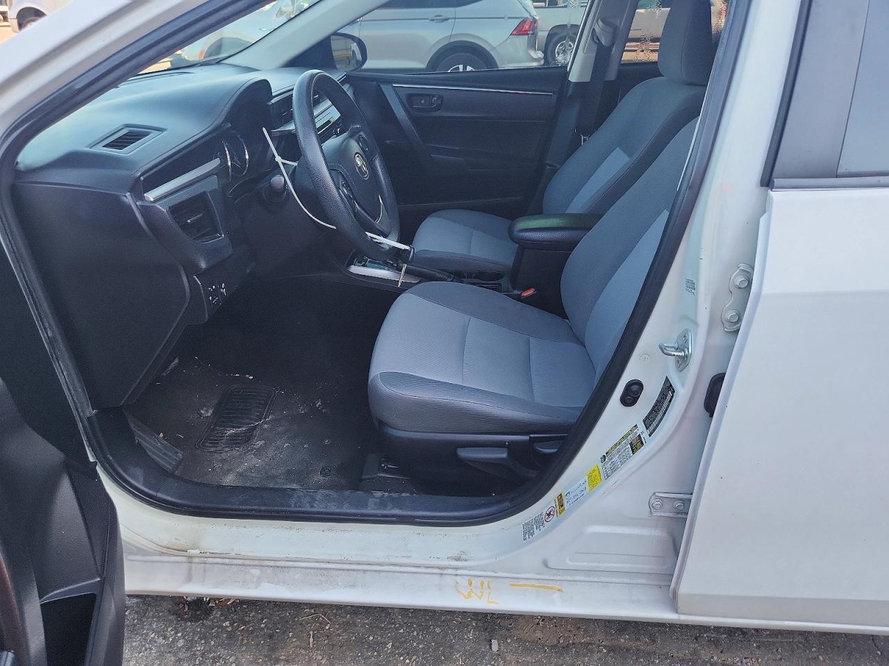 2015 Toyota Corolla L Белый vin: 2T1BURHE2FC352982