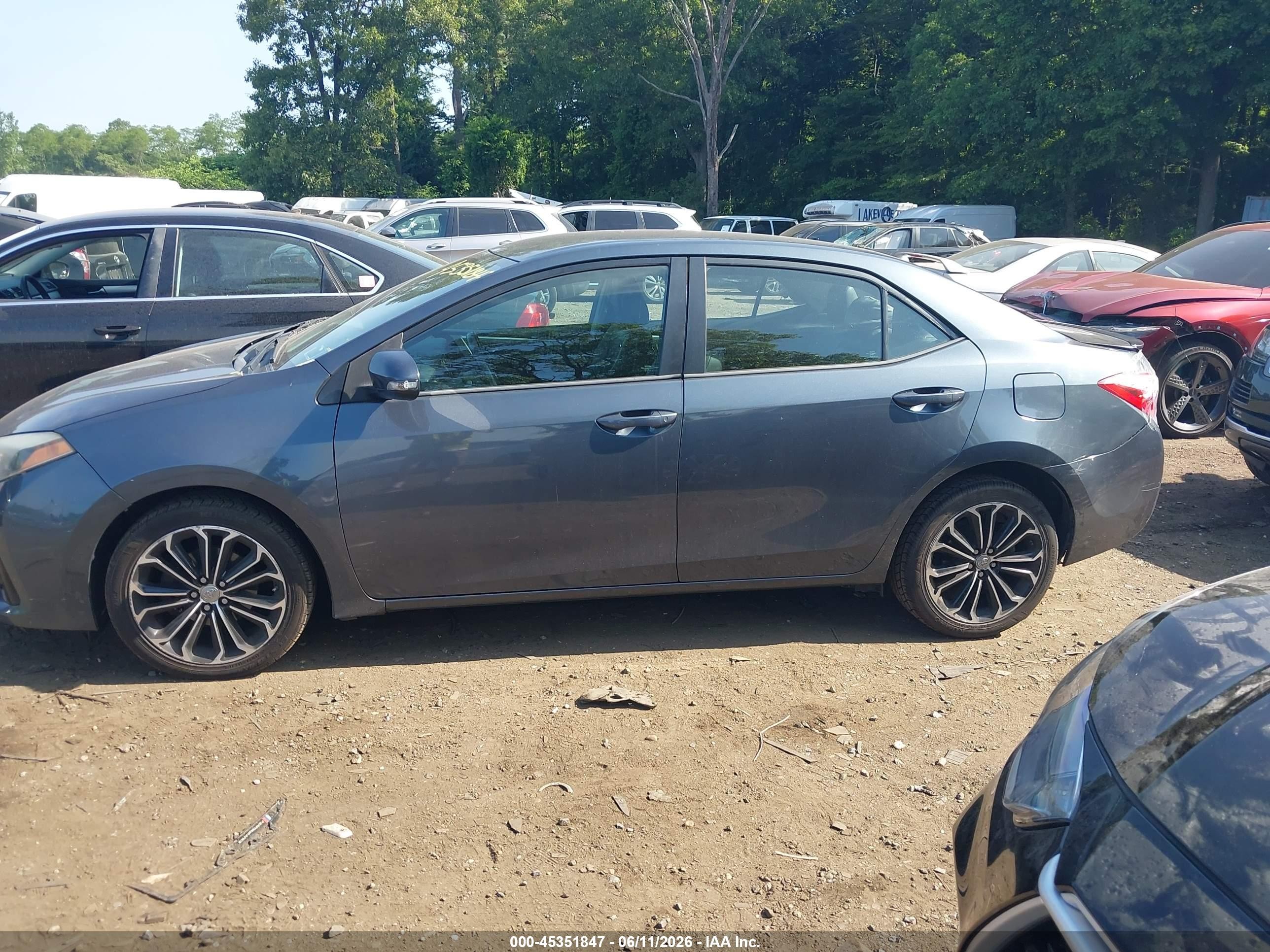2015 Toyota Corolla S Plus Blue vin: 2T1BURHE2FC384217