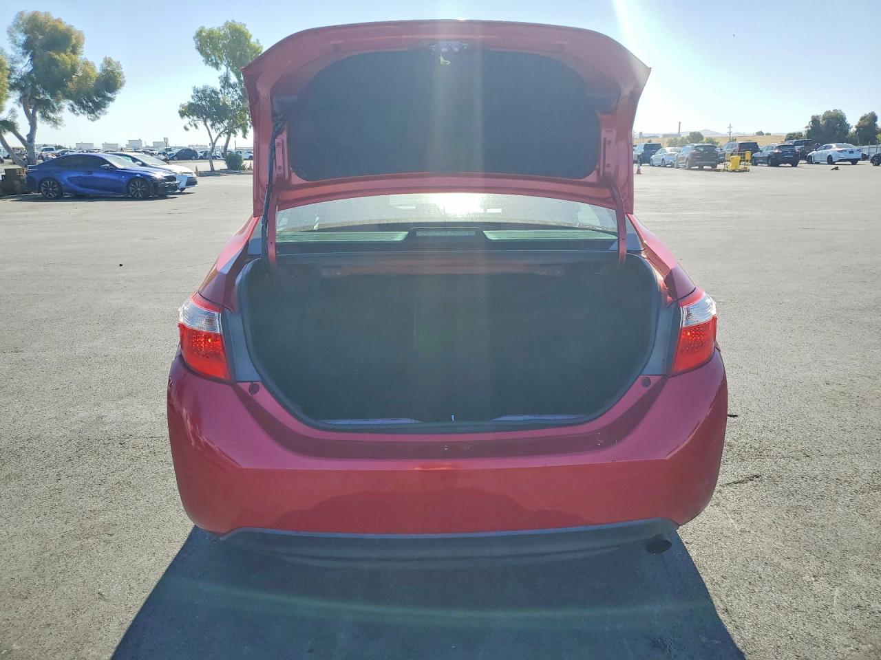 2015 Toyota Corolla Le Plus Red vin: 2T1BURHE2FC387778