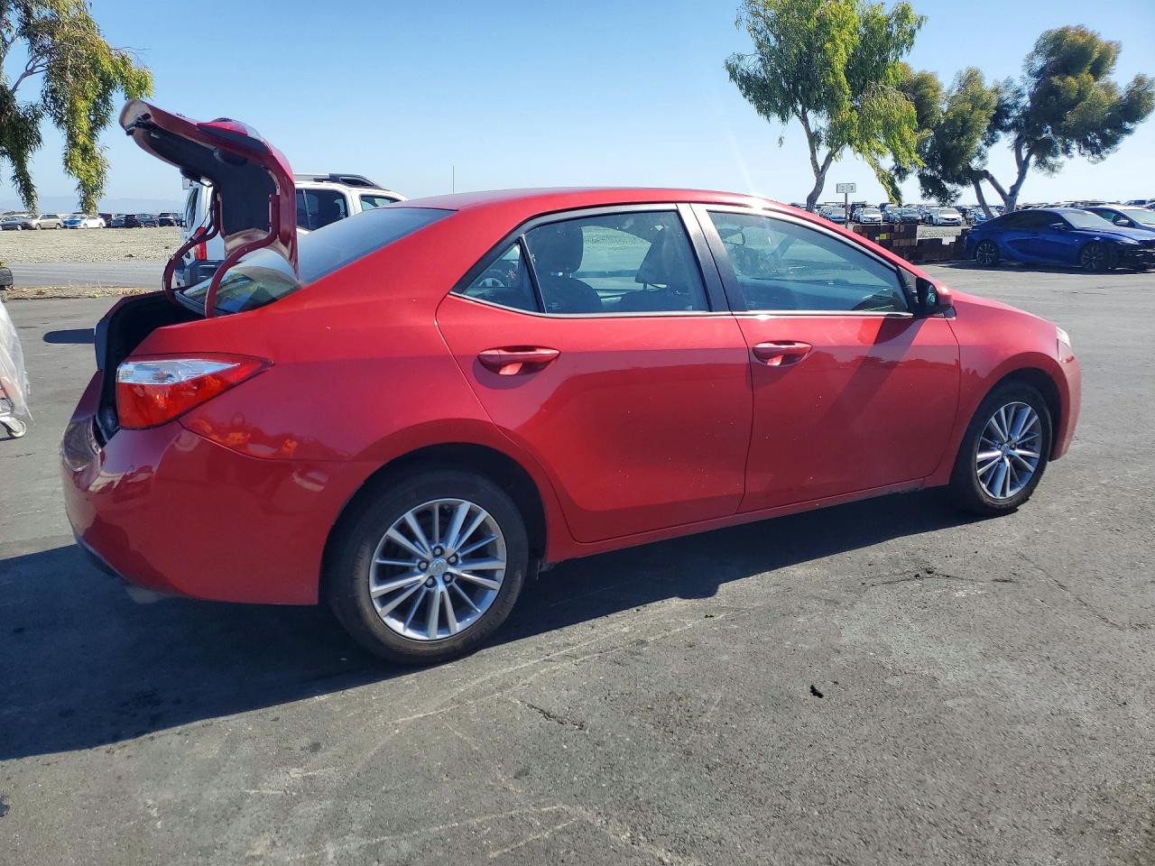 2015 Toyota Corolla Le Plus Red vin: 2T1BURHE2FC387778