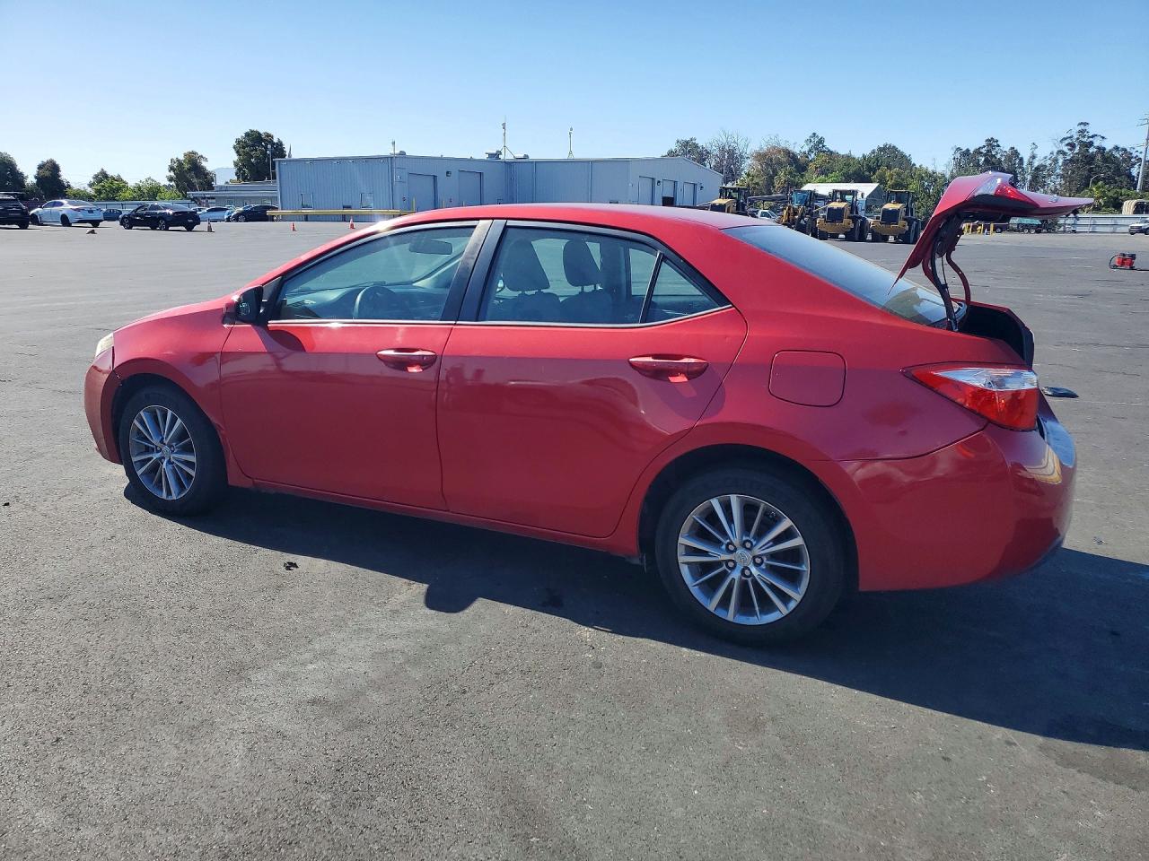 2015 Toyota Corolla Le Plus Red vin: 2T1BURHE2FC387778