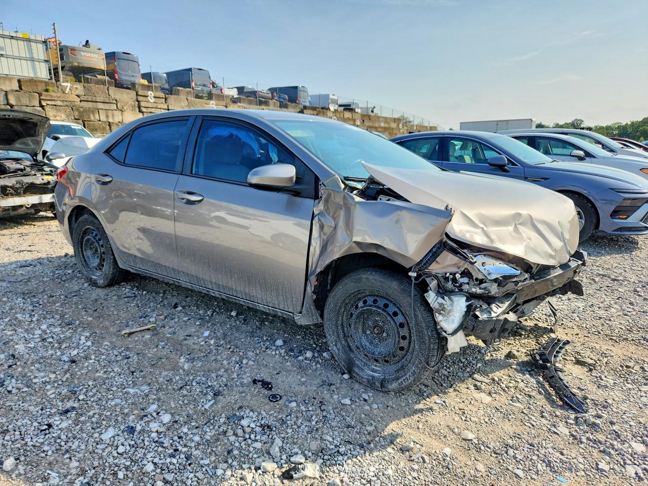 2015 Toyota Corolla Le Желто-коричневый vin: 2T1BURHE2FC399493