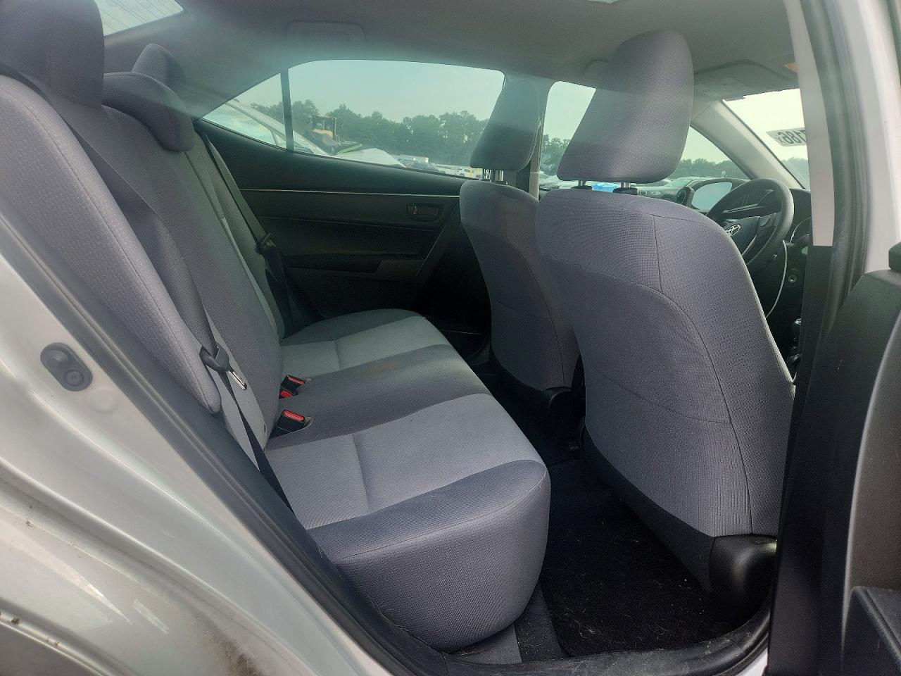 2015 Toyota Corolla L Silver vin: 2T1BURHE2FC411061