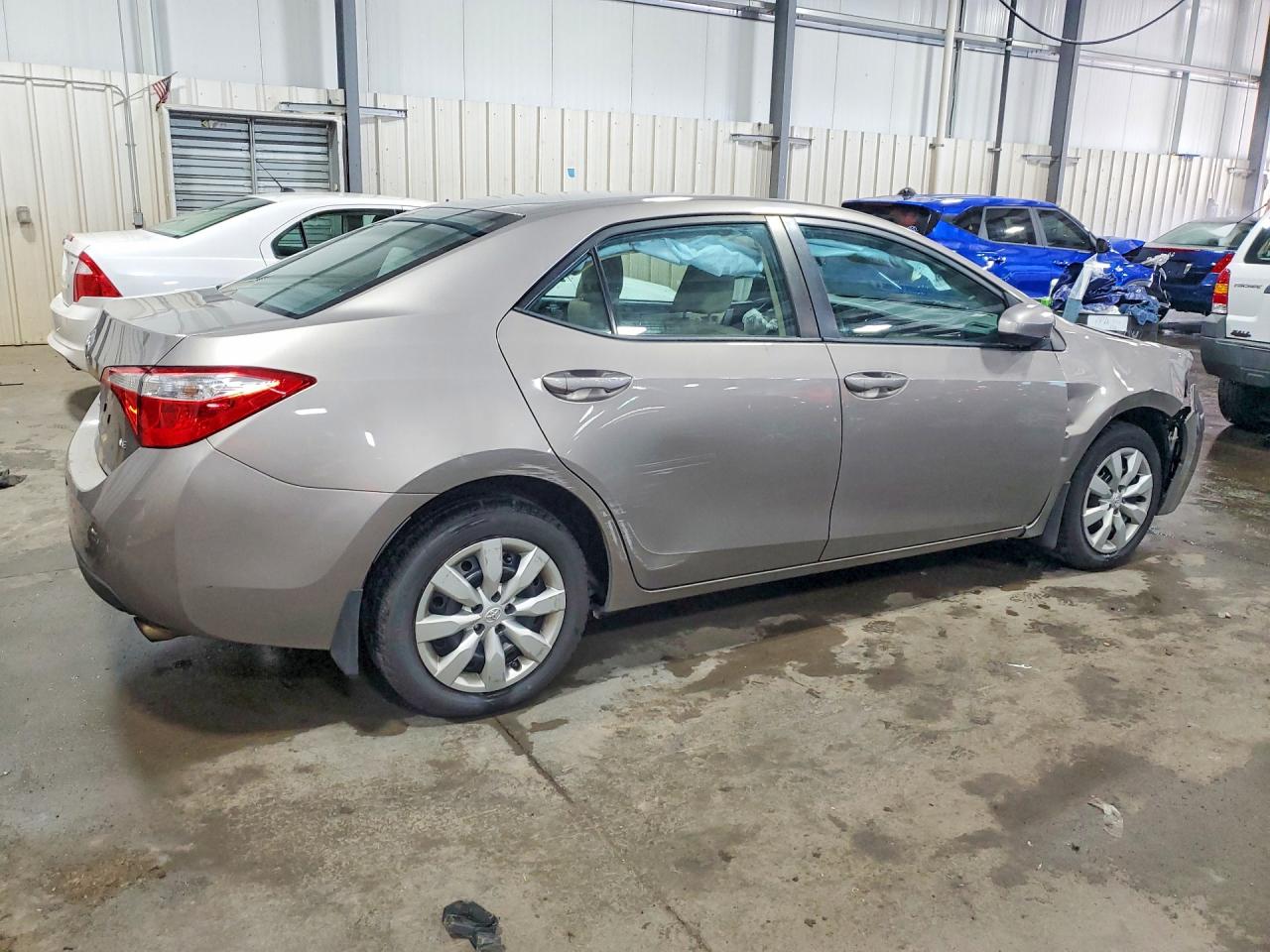 2015 Toyota Corolla Le Желто-коричневый vin: 2T1BURHE2FC421993
