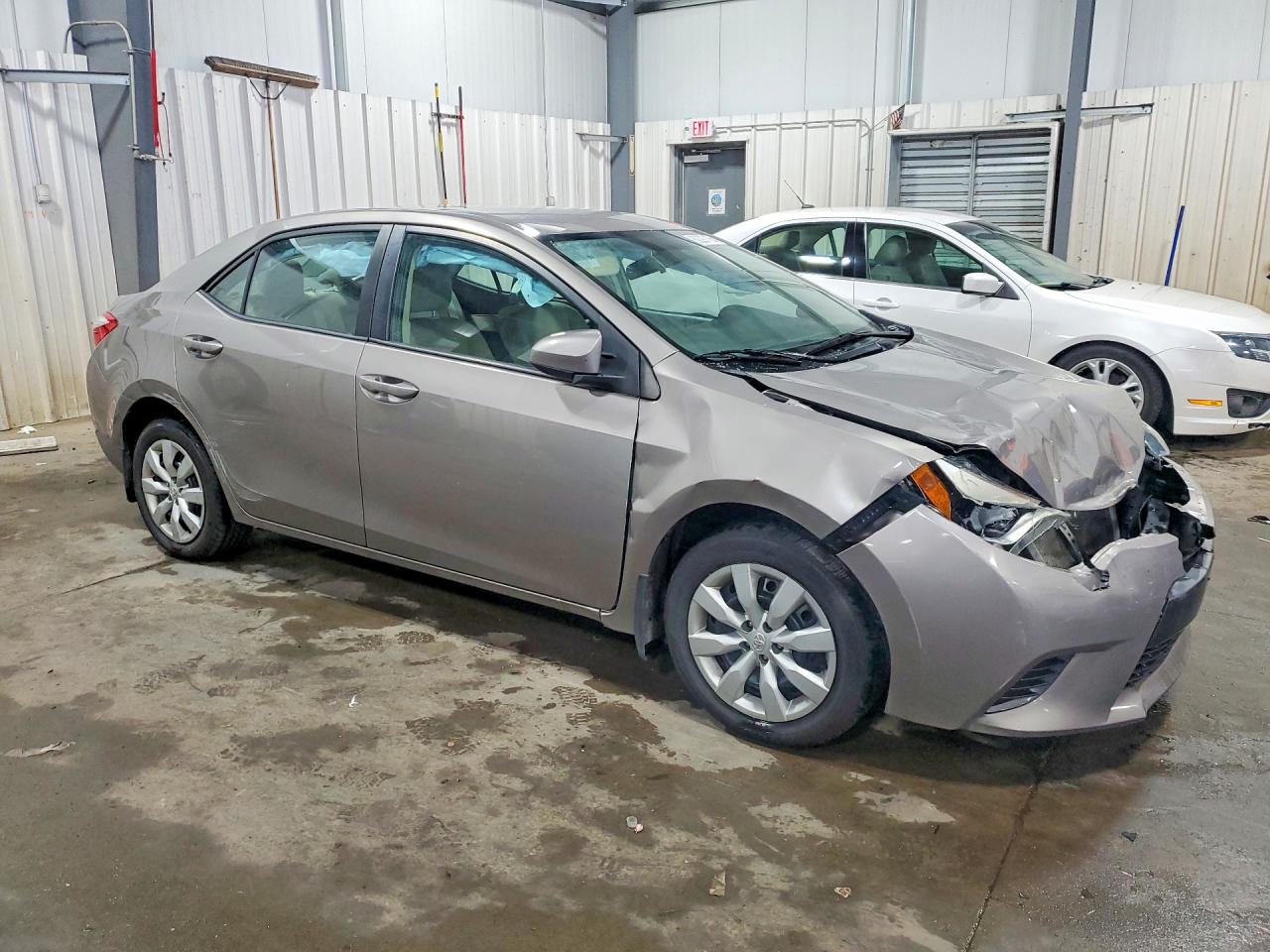 2015 Toyota Corolla Le Желто-коричневый vin: 2T1BURHE2FC421993
