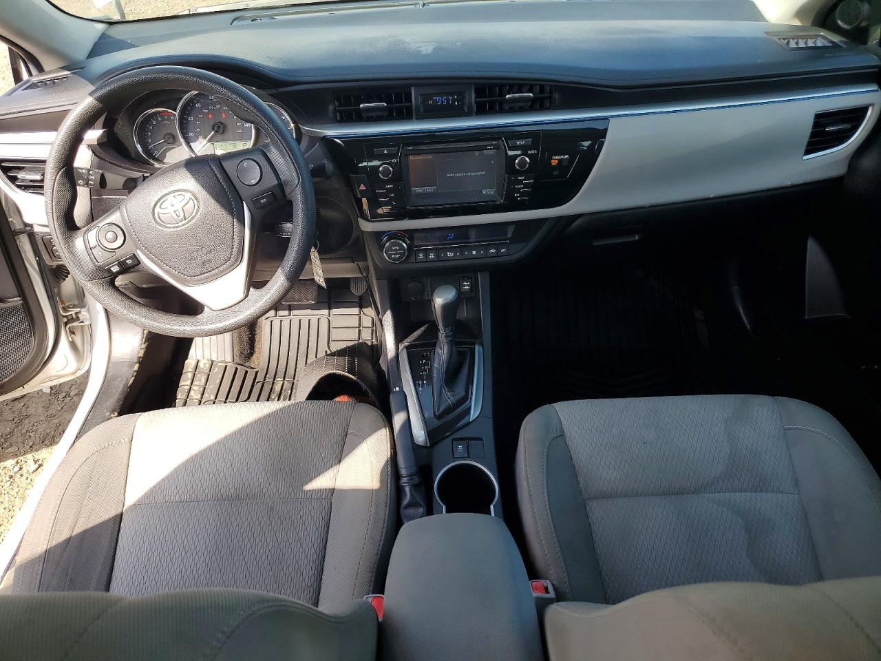 2015 Toyota Corolla Le Silver vin: 2T1BURHE2FC477674