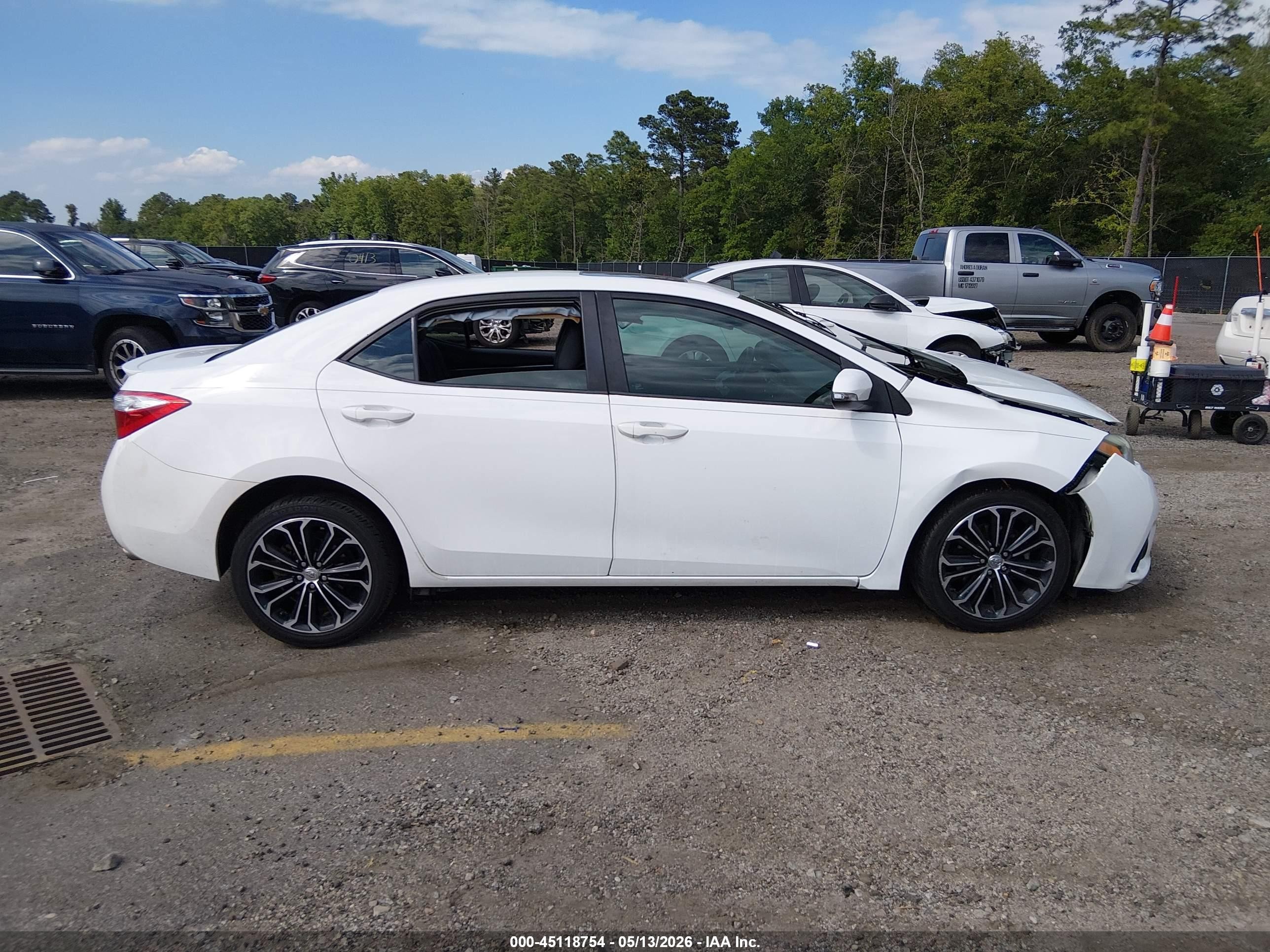 2016 Toyota Corolla   White vin: 2T1BURHE2GC559485