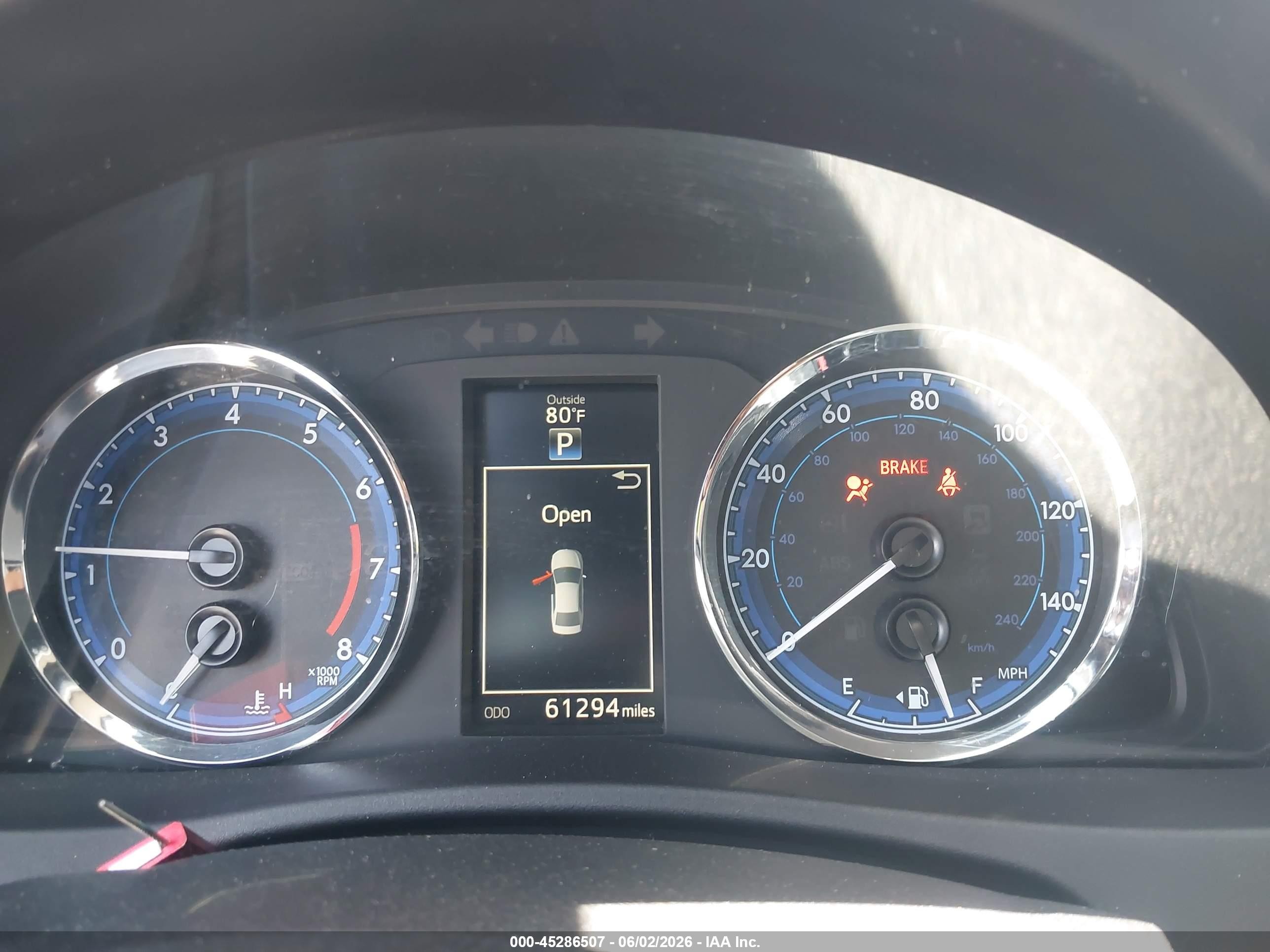2019 Toyota Corolla Se Серебряный vin: 2T1BURHE2KC172752