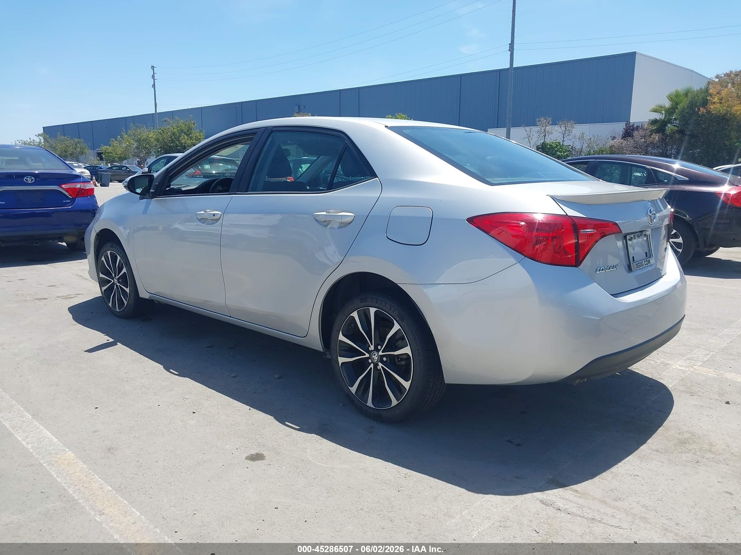 2019 Toyota Corolla Se Серебряный vin: 2T1BURHE2KC172752