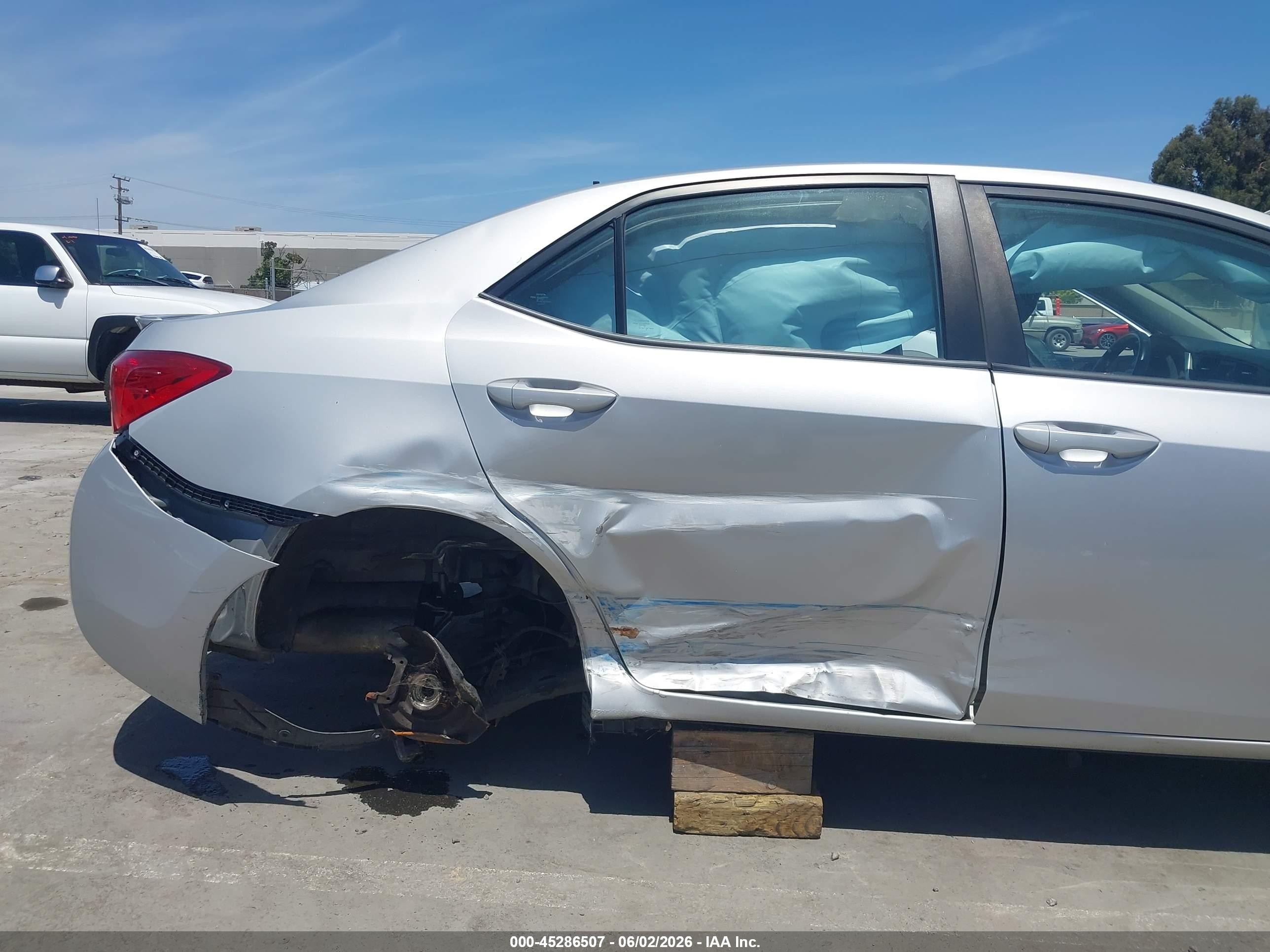 2019 Toyota Corolla Se Серебряный vin: 2T1BURHE2KC172752