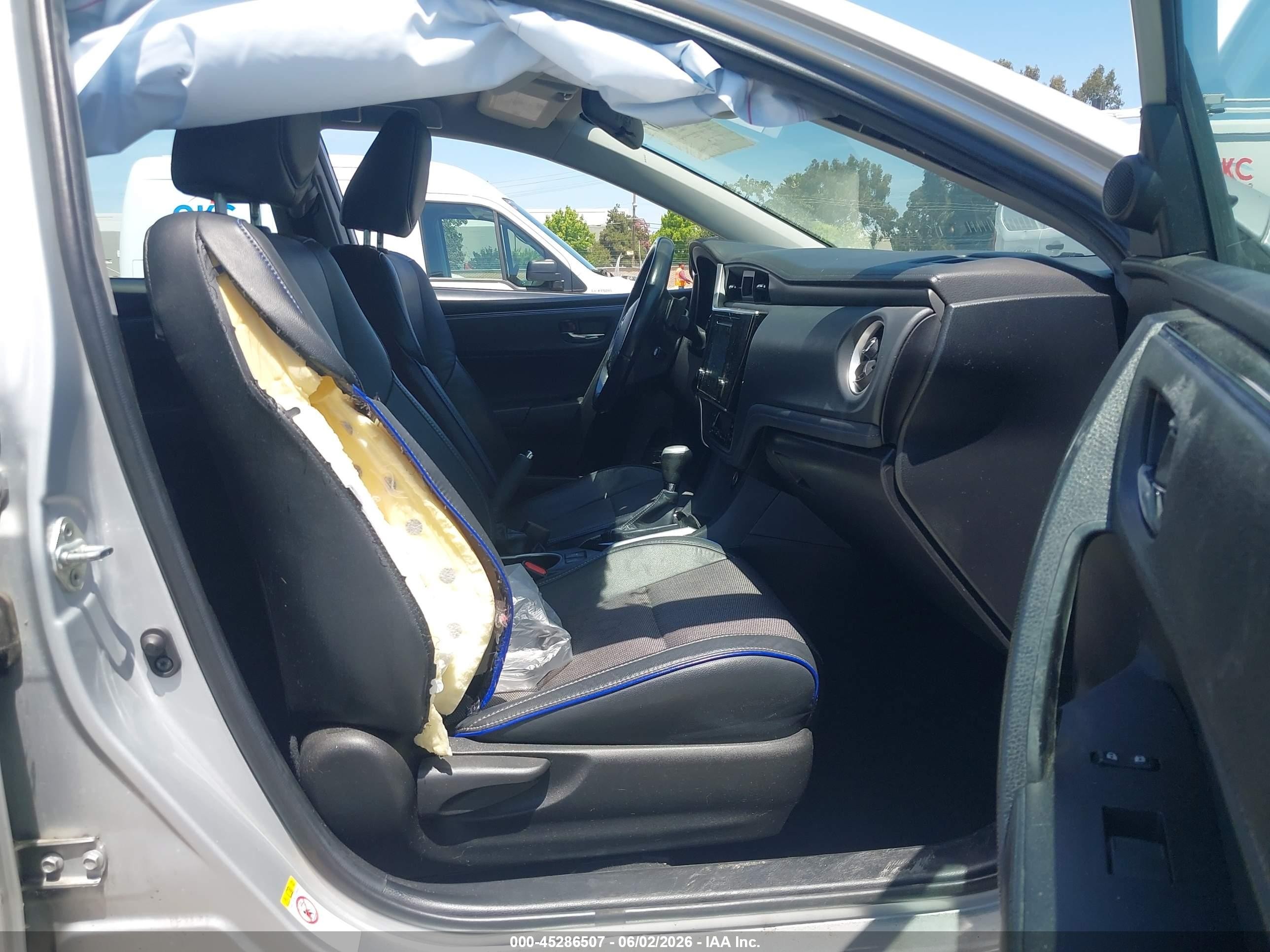 2019 Toyota Corolla Se Серебряный vin: 2T1BURHE2KC172752