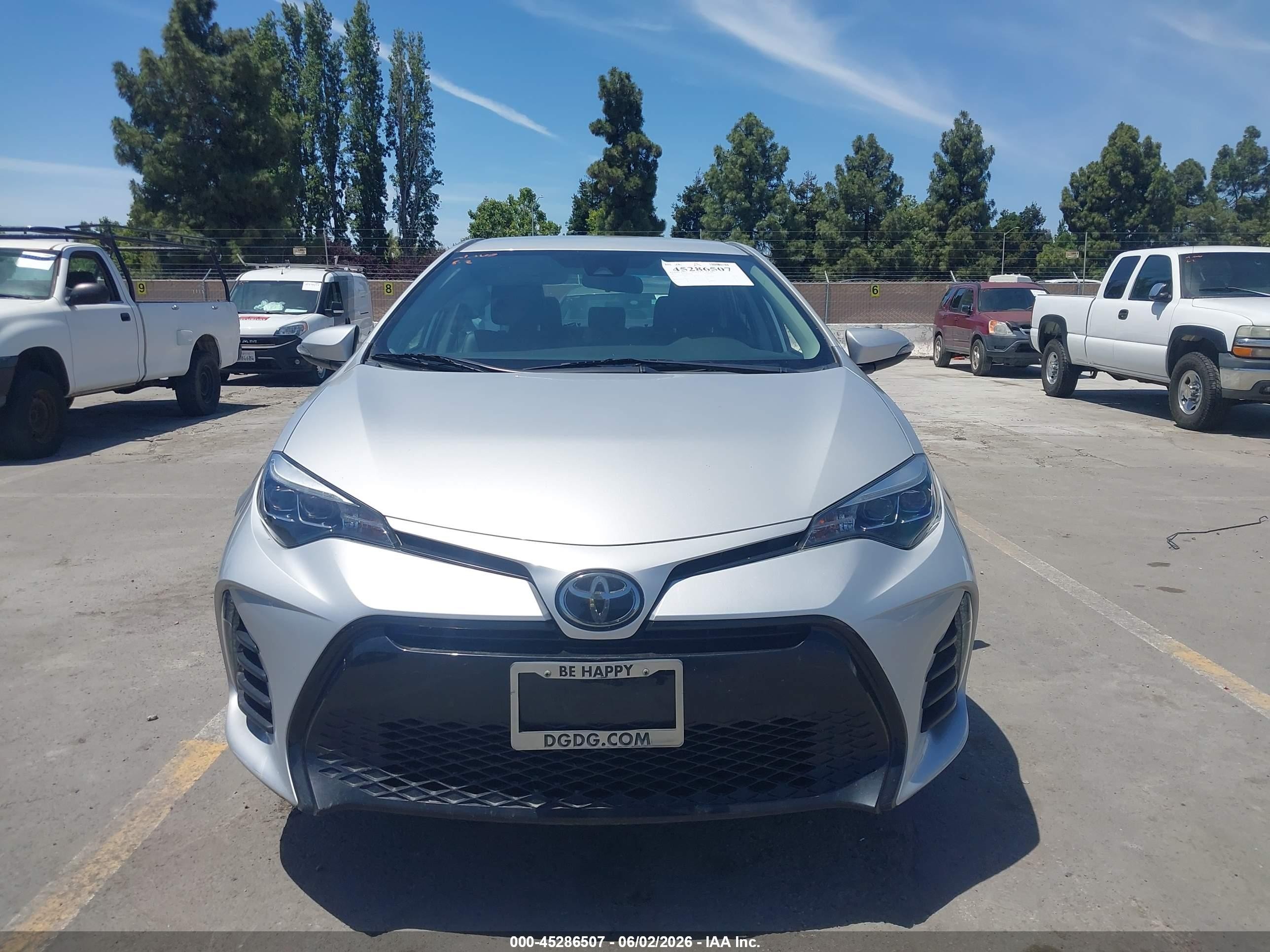 2019 Toyota Corolla Se Серебряный vin: 2T1BURHE2KC172752