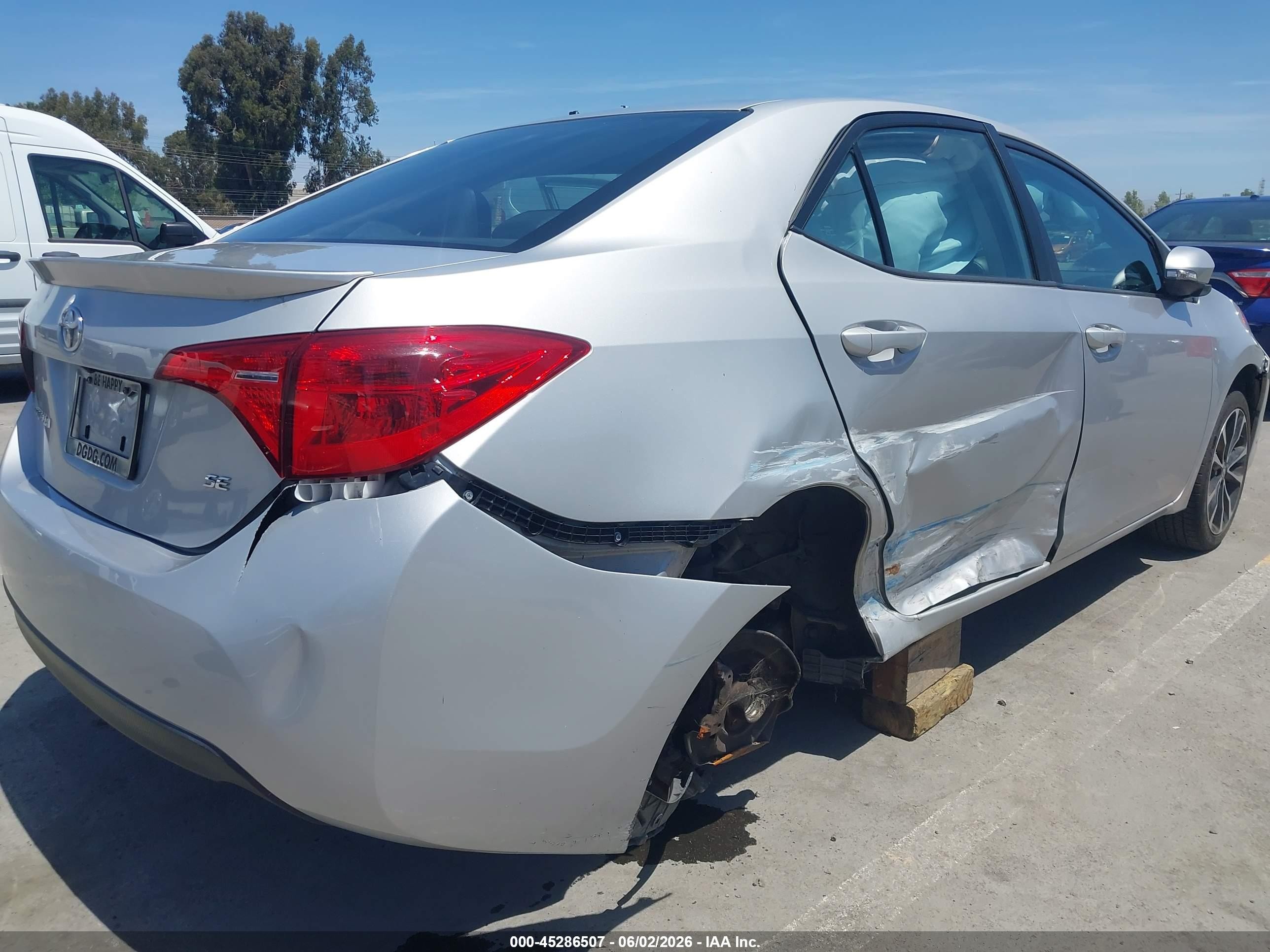 2019 Toyota Corolla Se Серебряный vin: 2T1BURHE2KC172752