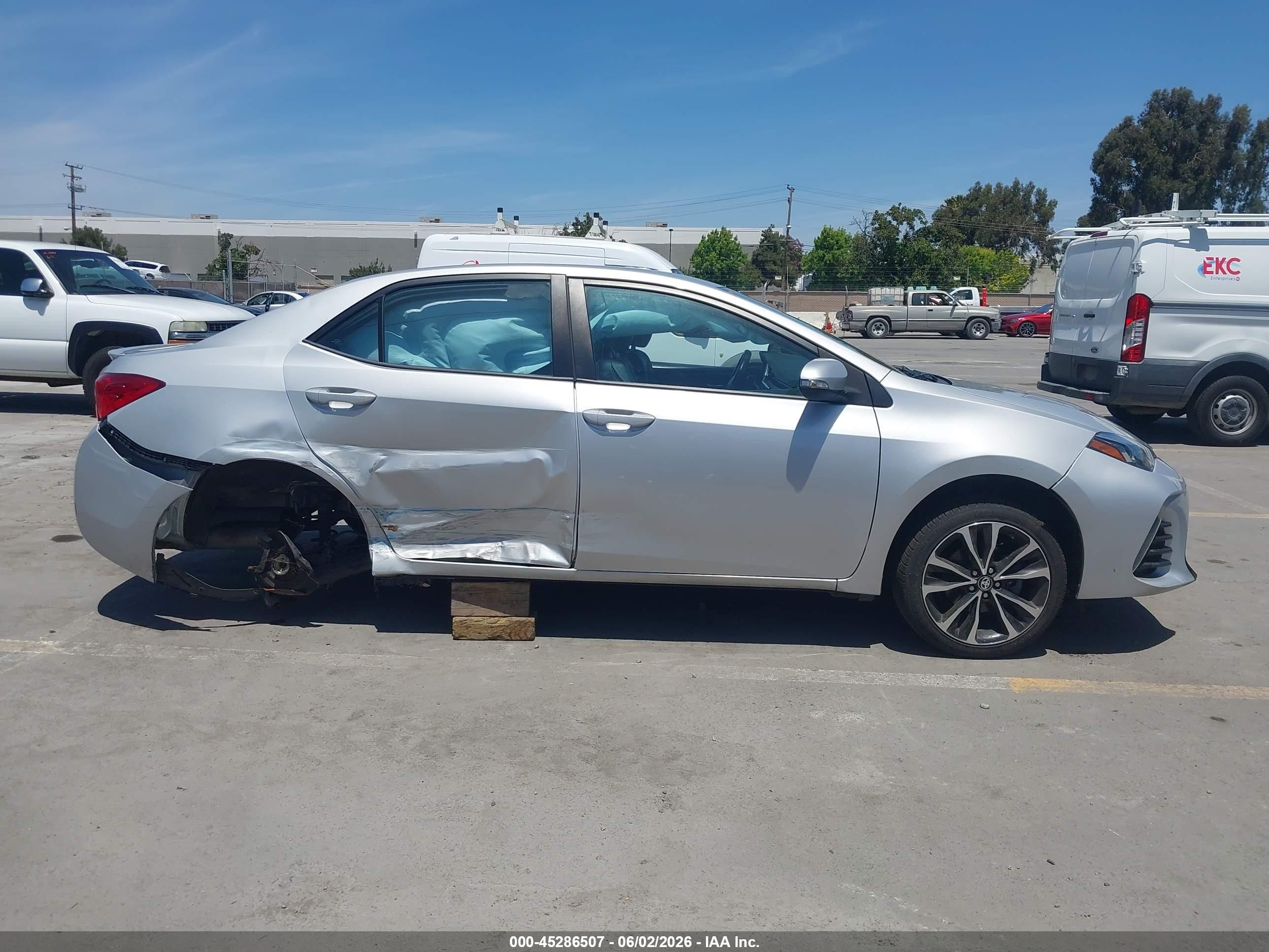 2019 Toyota Corolla Se Серебряный vin: 2T1BURHE2KC172752