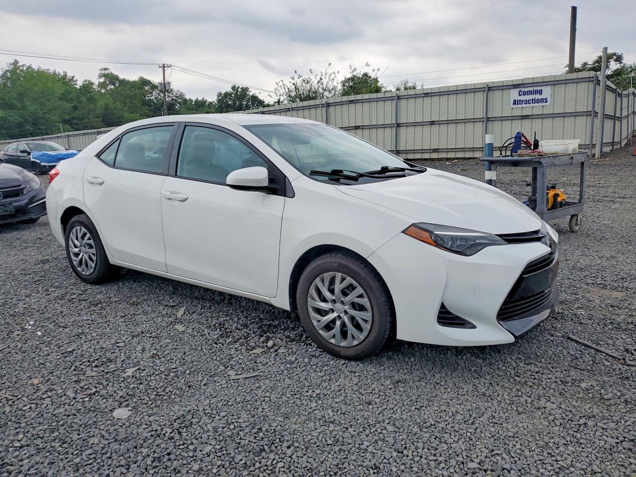 2019 Toyota Corolla Le White vin: 2T1BURHE2KC189941