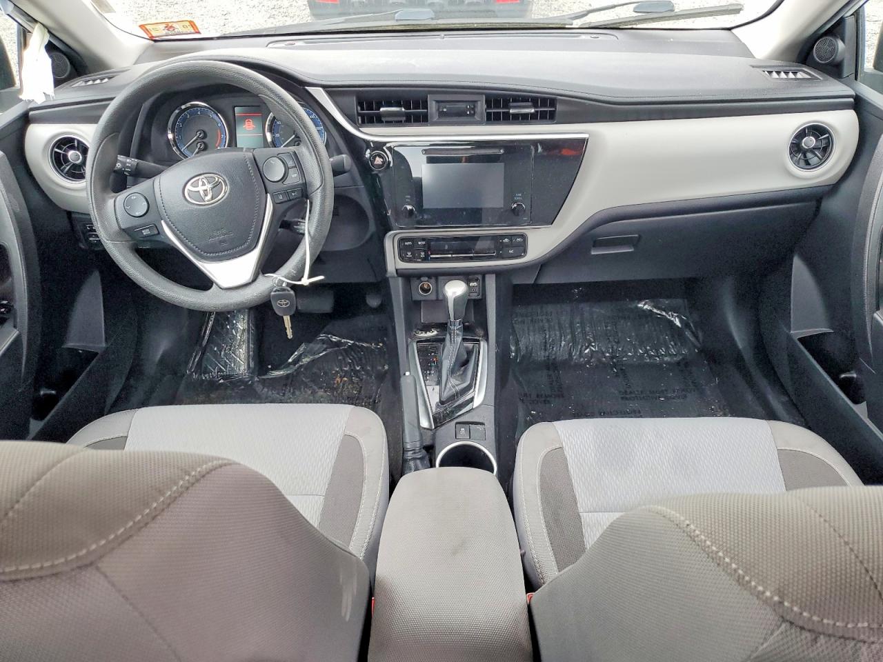 2019 Toyota Corolla Le White vin: 2T1BURHE2KC189941