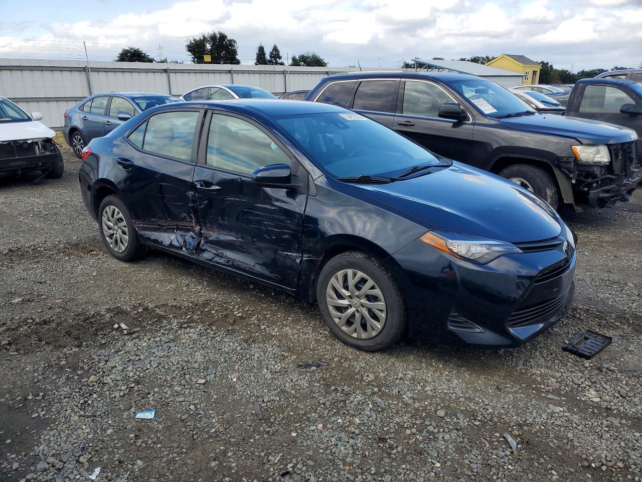2019 Toyota Corolla Le Blue vin: 2T1BURHE2KC192676
