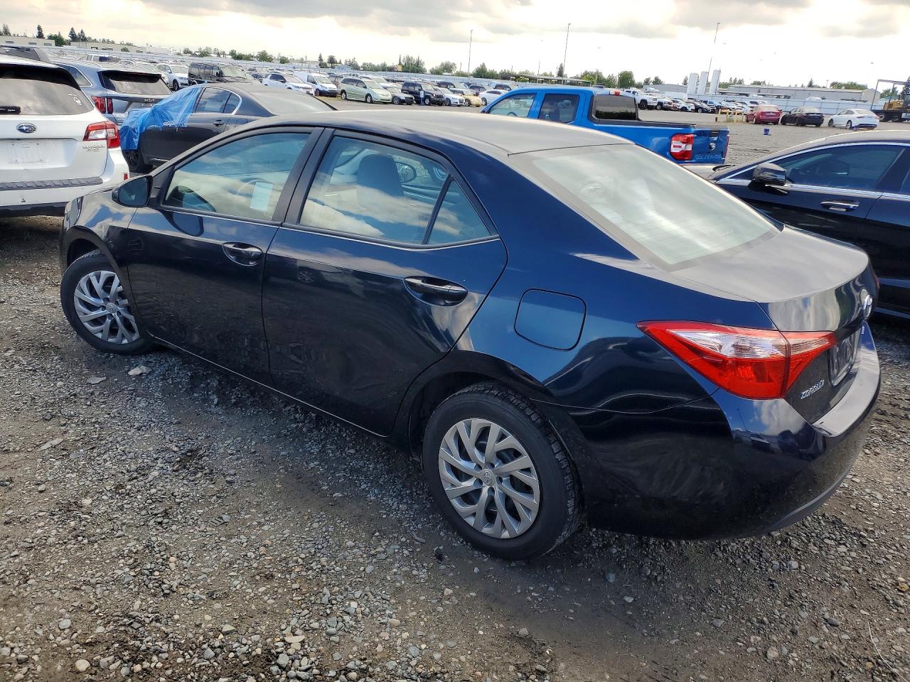 2019 Toyota Corolla Le Blue vin: 2T1BURHE2KC192676