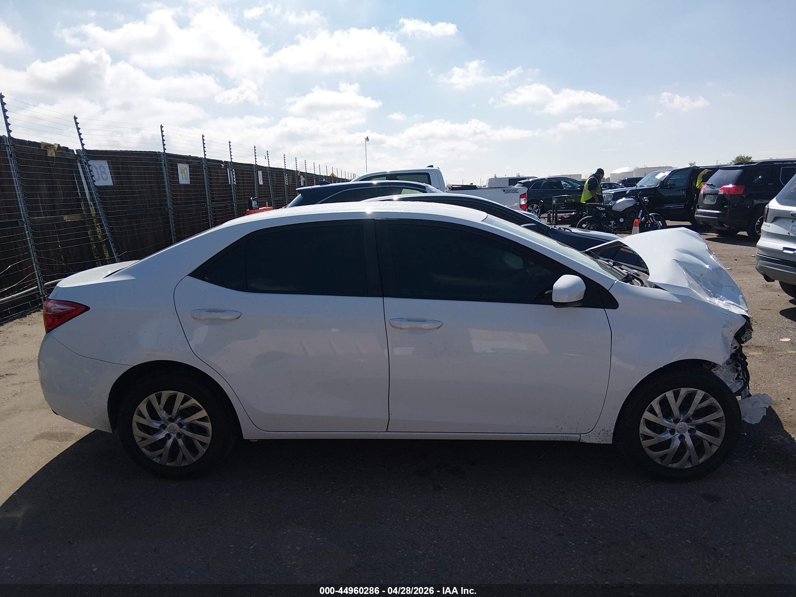 2019 Toyota Corolla Le Белый vin: 2T1BURHE2KC235834