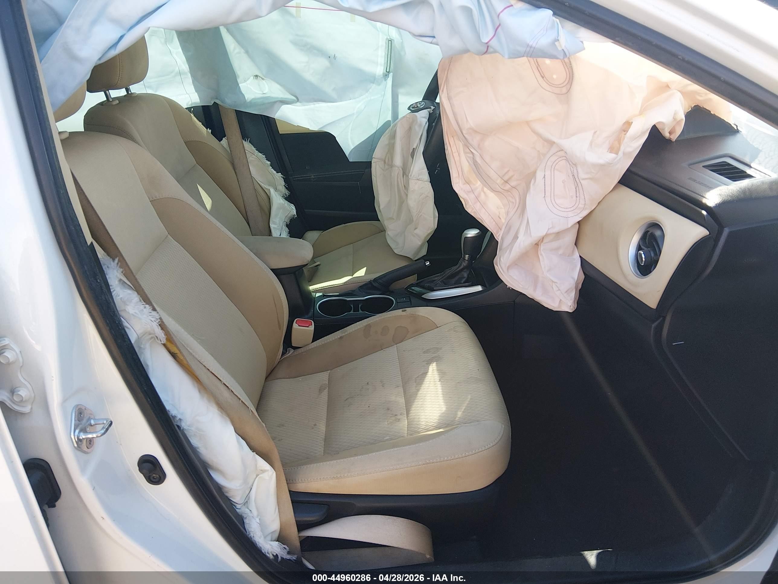 2019 Toyota Corolla Le Белый vin: 2T1BURHE2KC235834