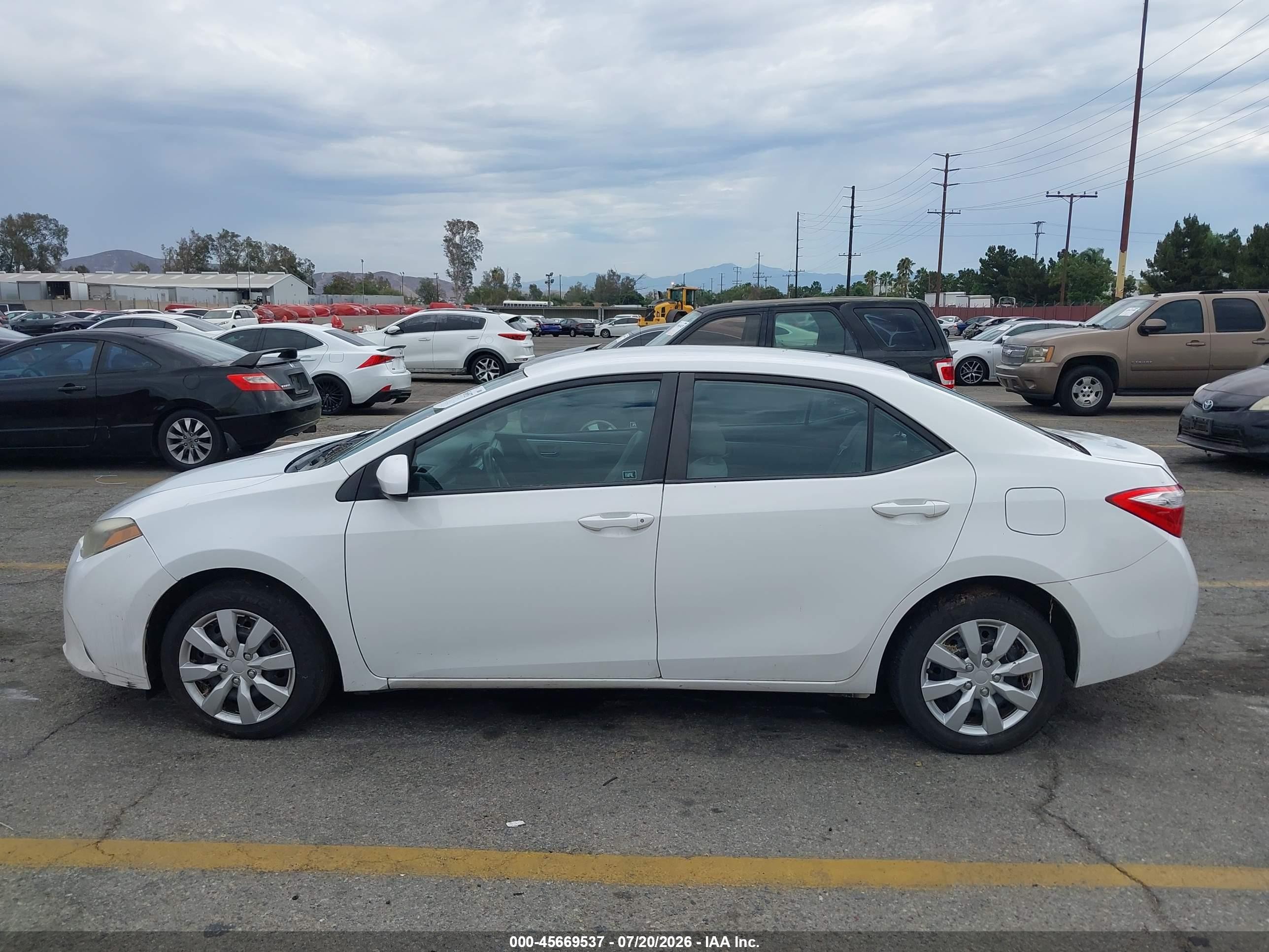 2014 Toyota Corolla Le White vin: 2T1BURHE3EC028776
