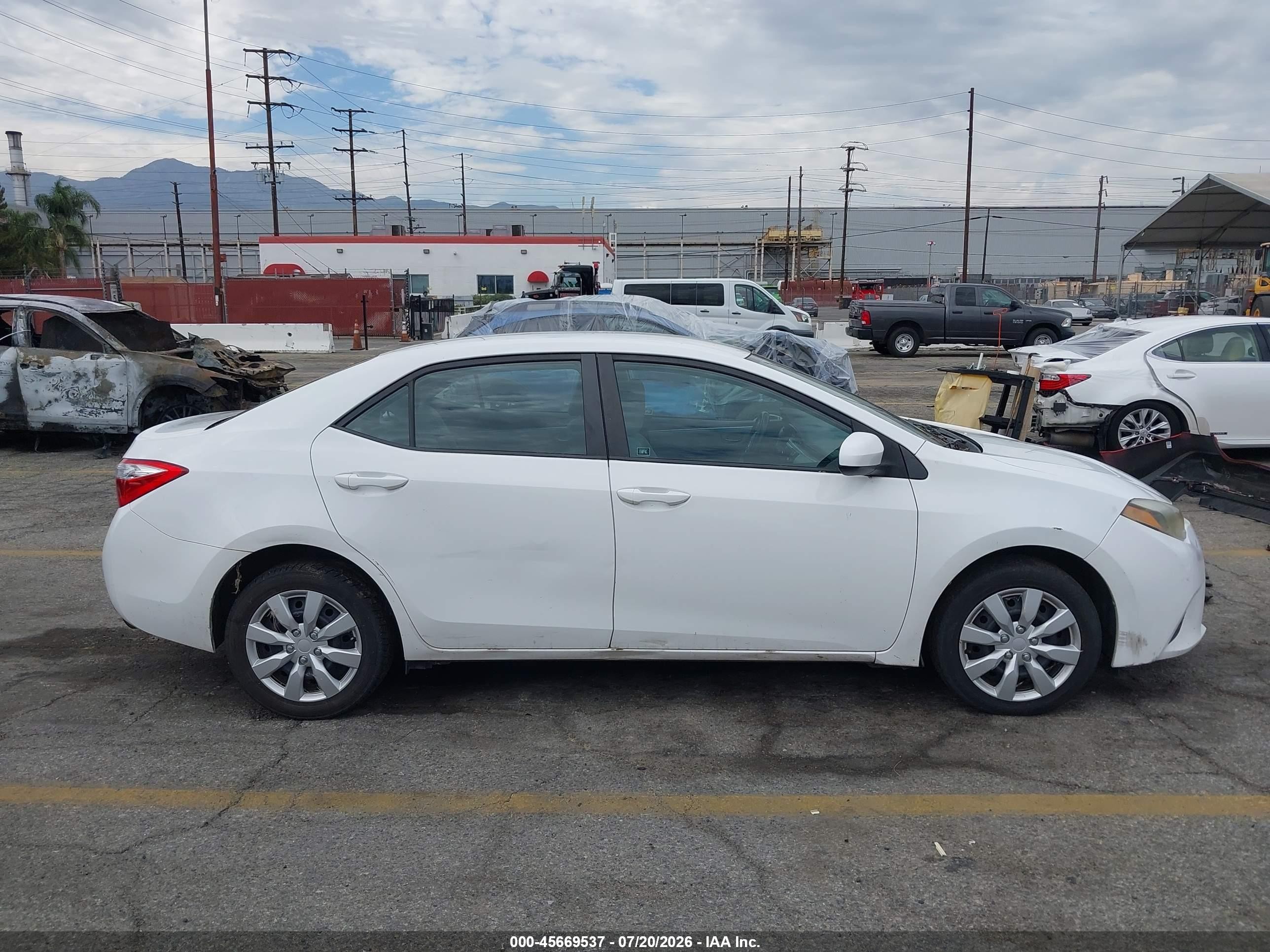 2014 Toyota Corolla Le White vin: 2T1BURHE3EC028776