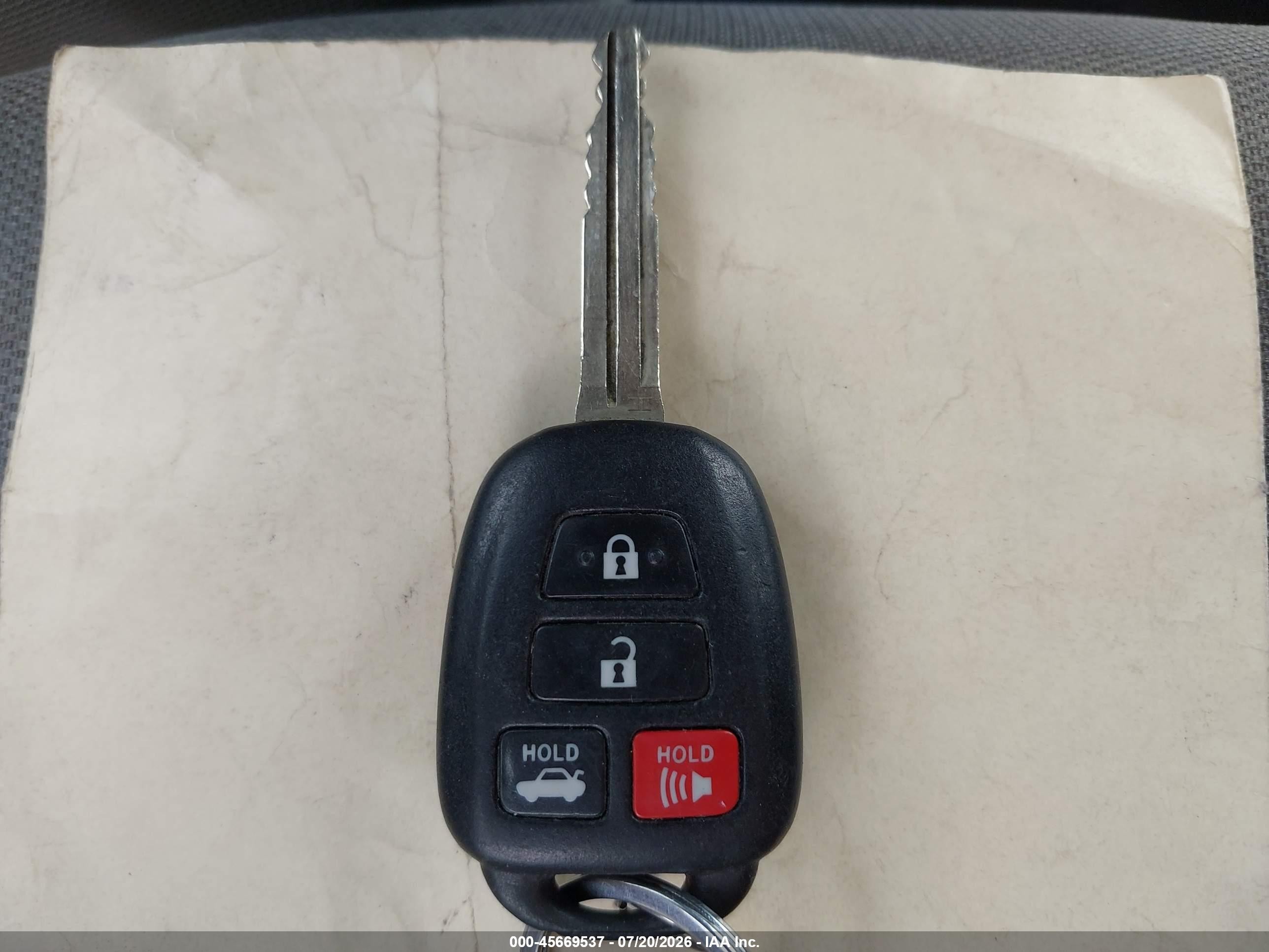 2014 Toyota Corolla Le White vin: 2T1BURHE3EC028776