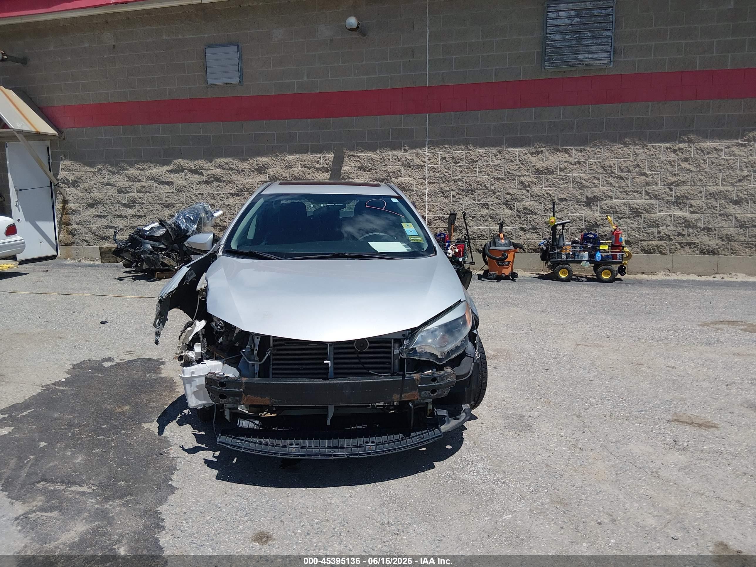 2014 Toyota Corolla S Plus Silver vin: 2T1BURHE3EC139067
