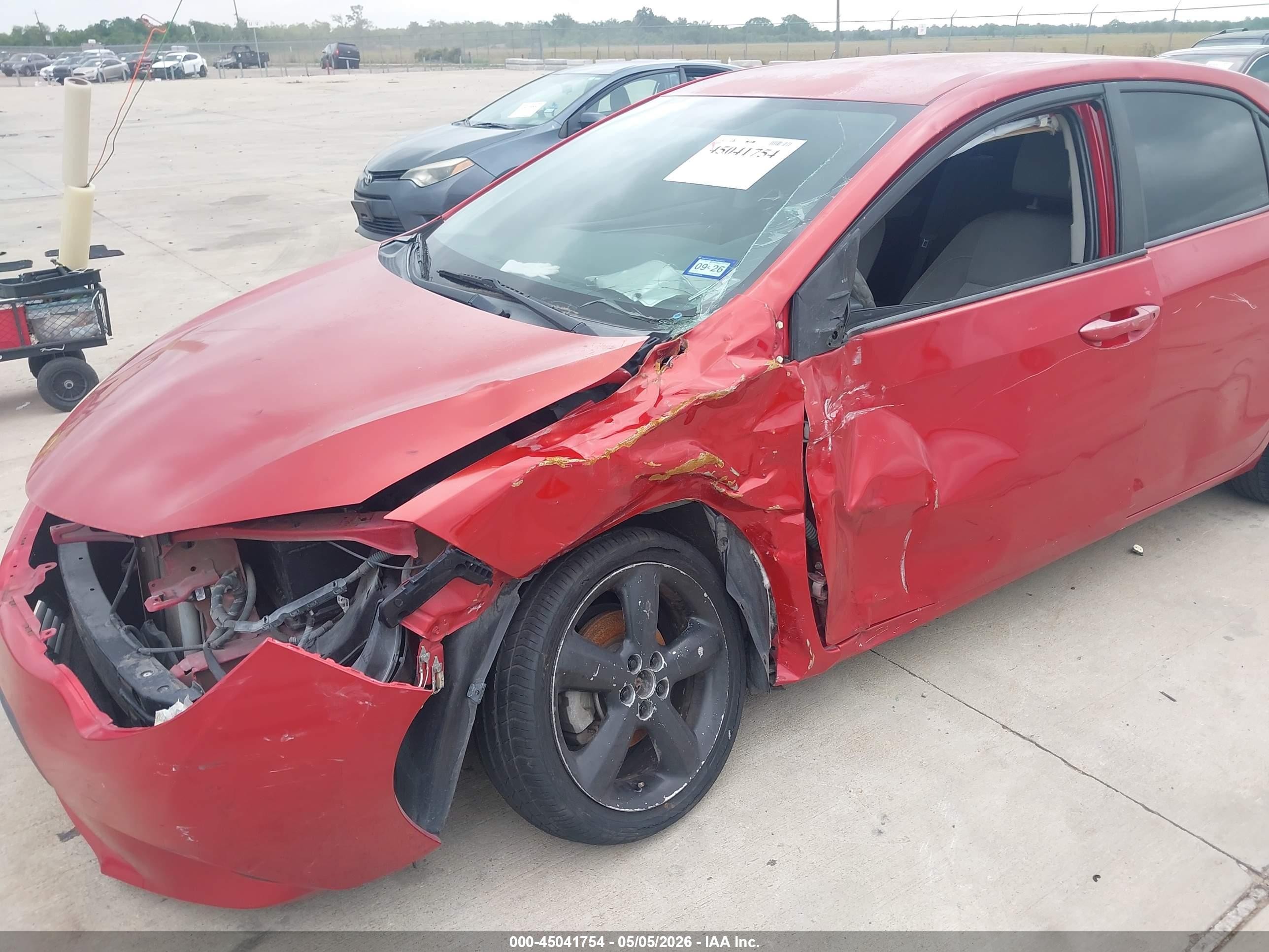2014 Toyota Corolla Le Red vin: 2T1BURHE3EC209411