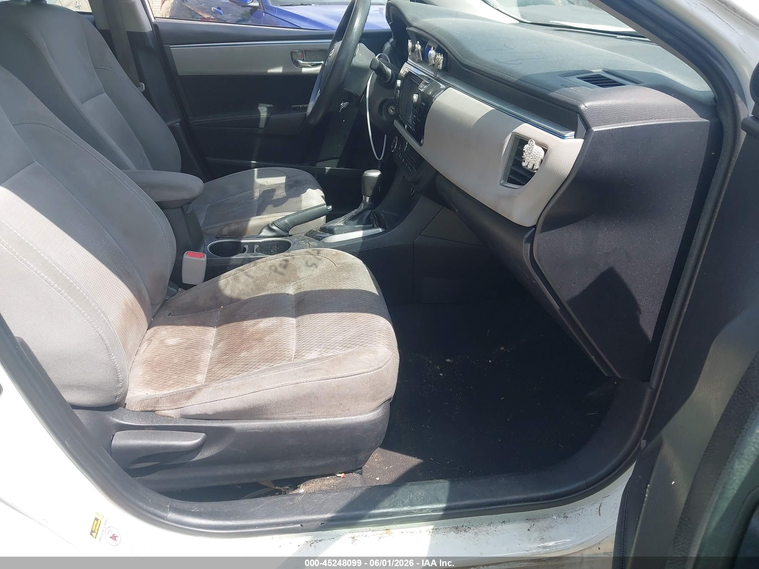 2015 Toyota Corolla Le White vin: 2T1BURHE3FC238862