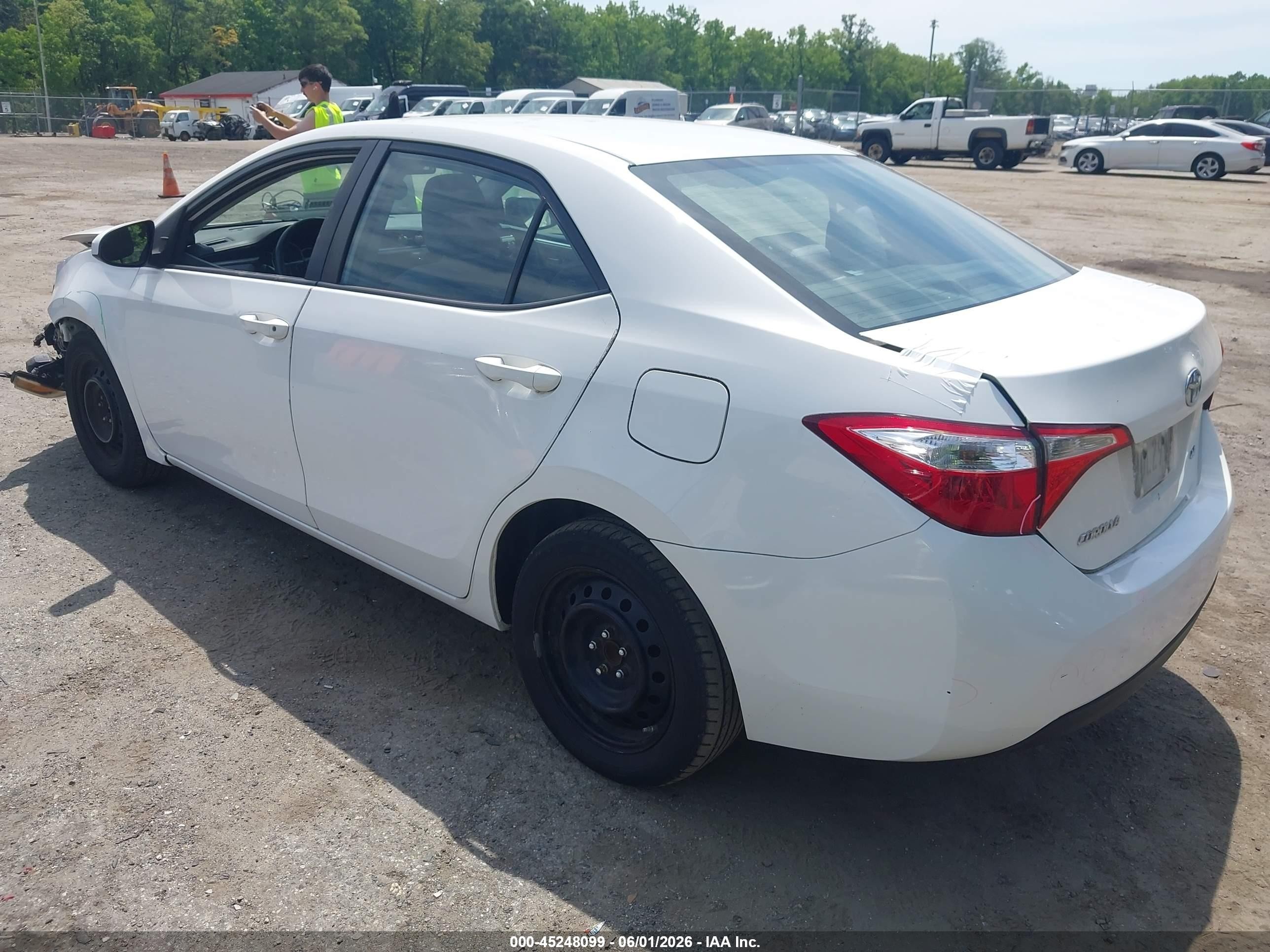2015 Toyota Corolla Le White vin: 2T1BURHE3FC238862