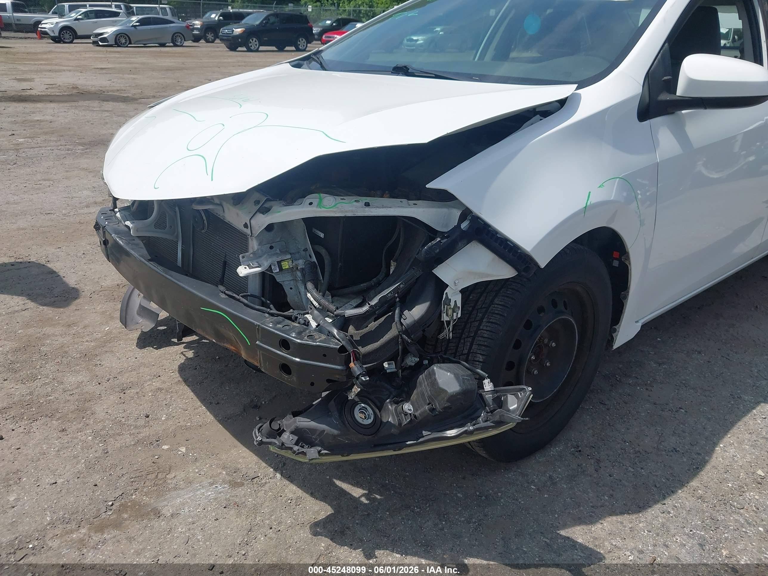 2015 Toyota Corolla Le White vin: 2T1BURHE3FC238862