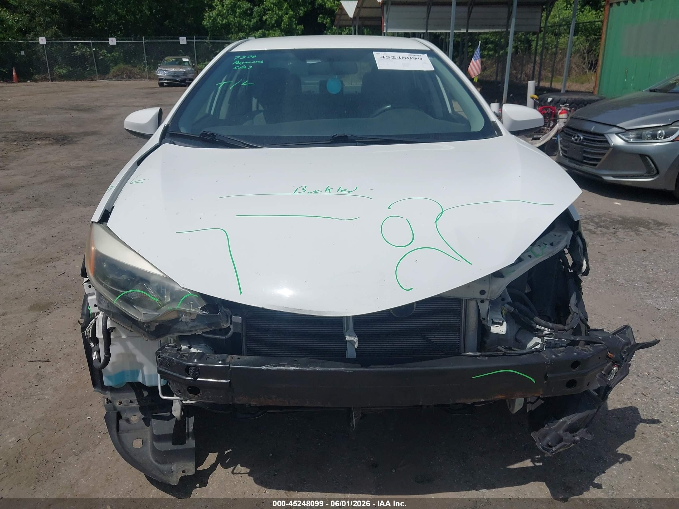 2015 Toyota Corolla Le White vin: 2T1BURHE3FC238862