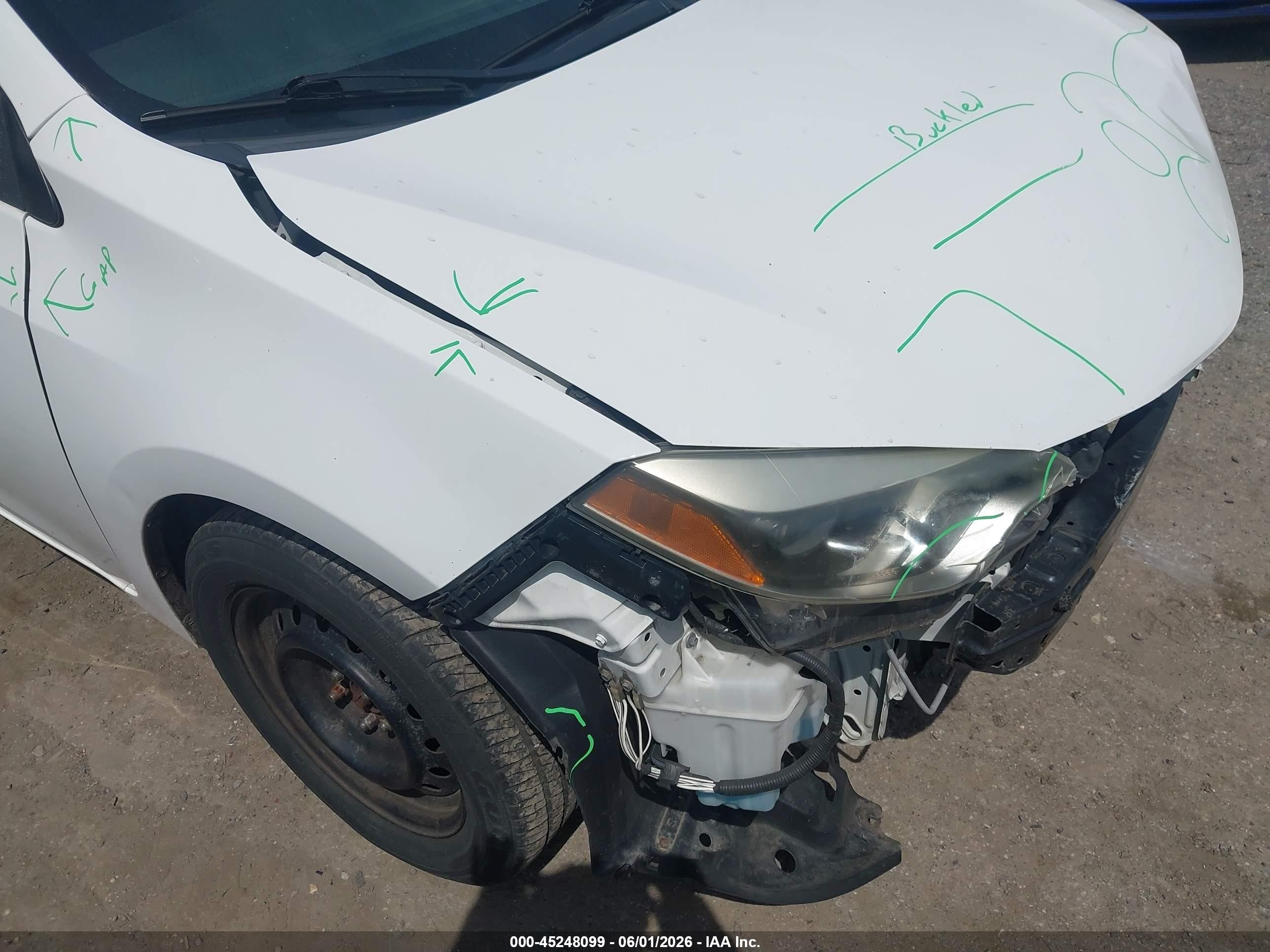 2015 Toyota Corolla Le White vin: 2T1BURHE3FC238862