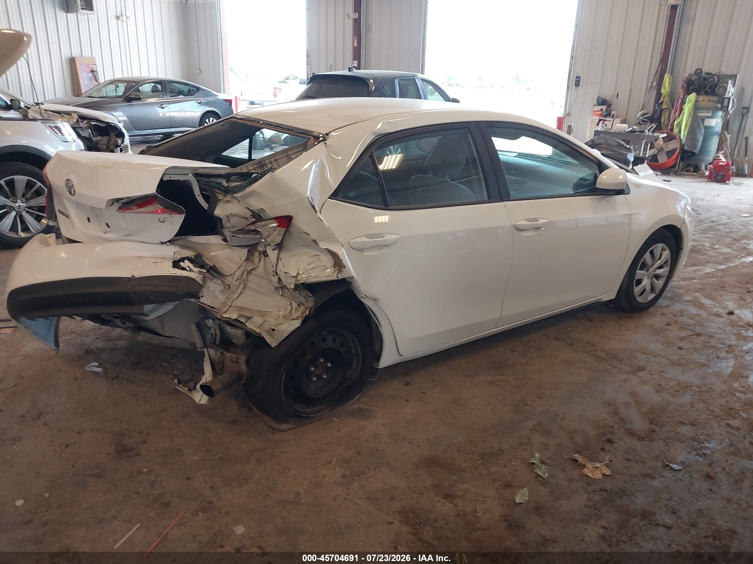 2015 Toyota Corolla Le White vin: 2T1BURHE3FC242085