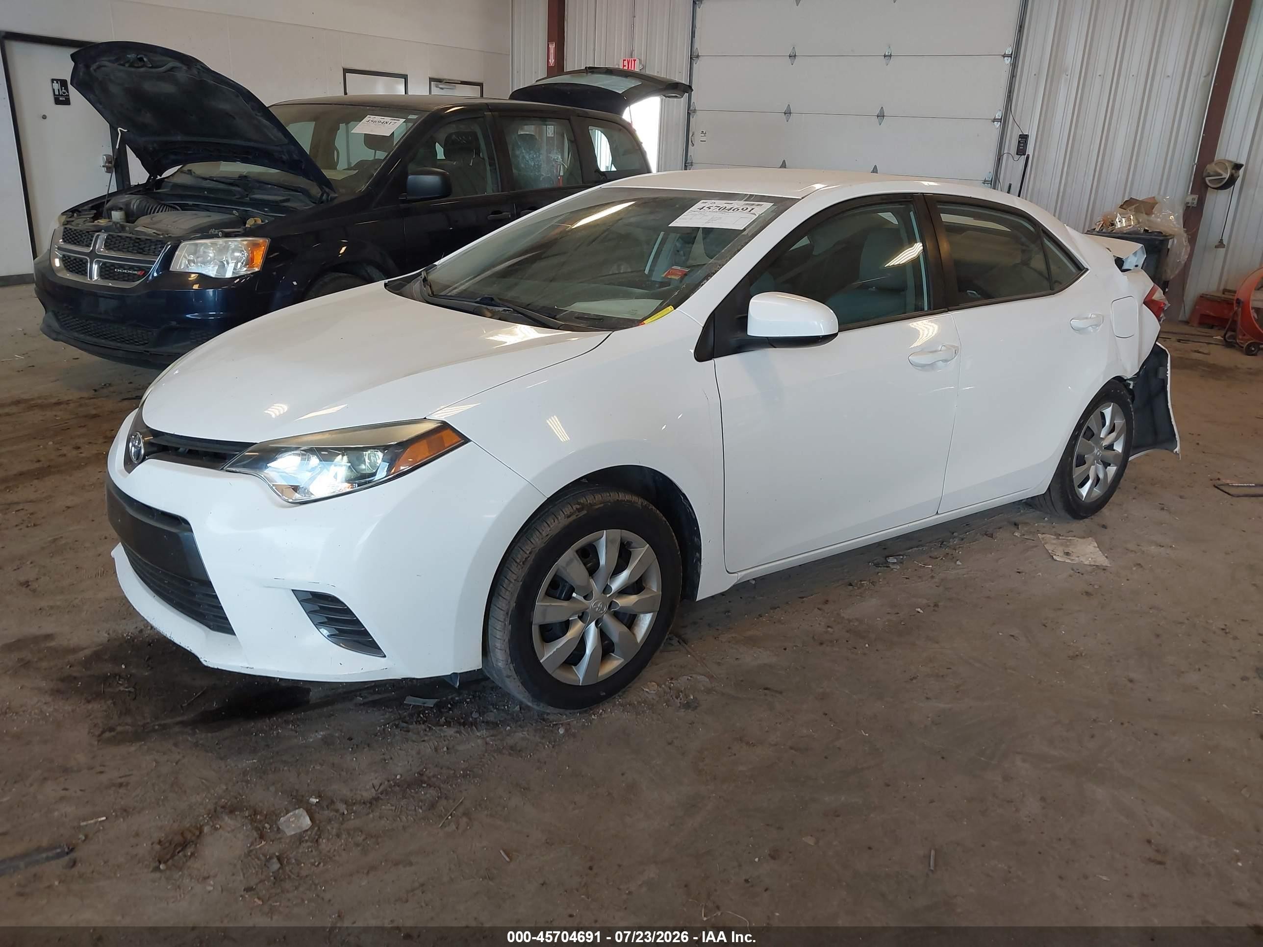 2015 Toyota Corolla Le White vin: 2T1BURHE3FC242085