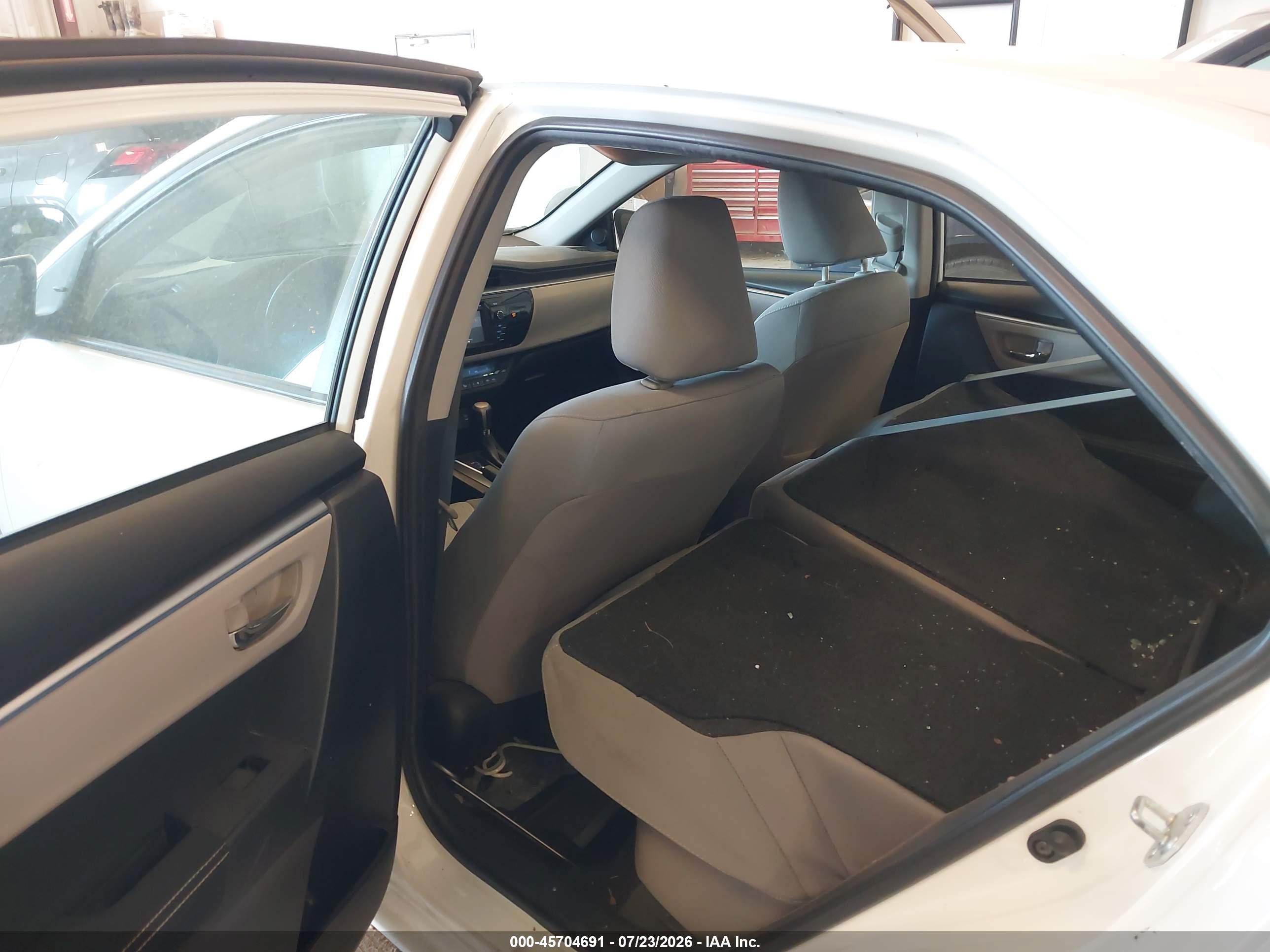 2015 Toyota Corolla Le White vin: 2T1BURHE3FC242085