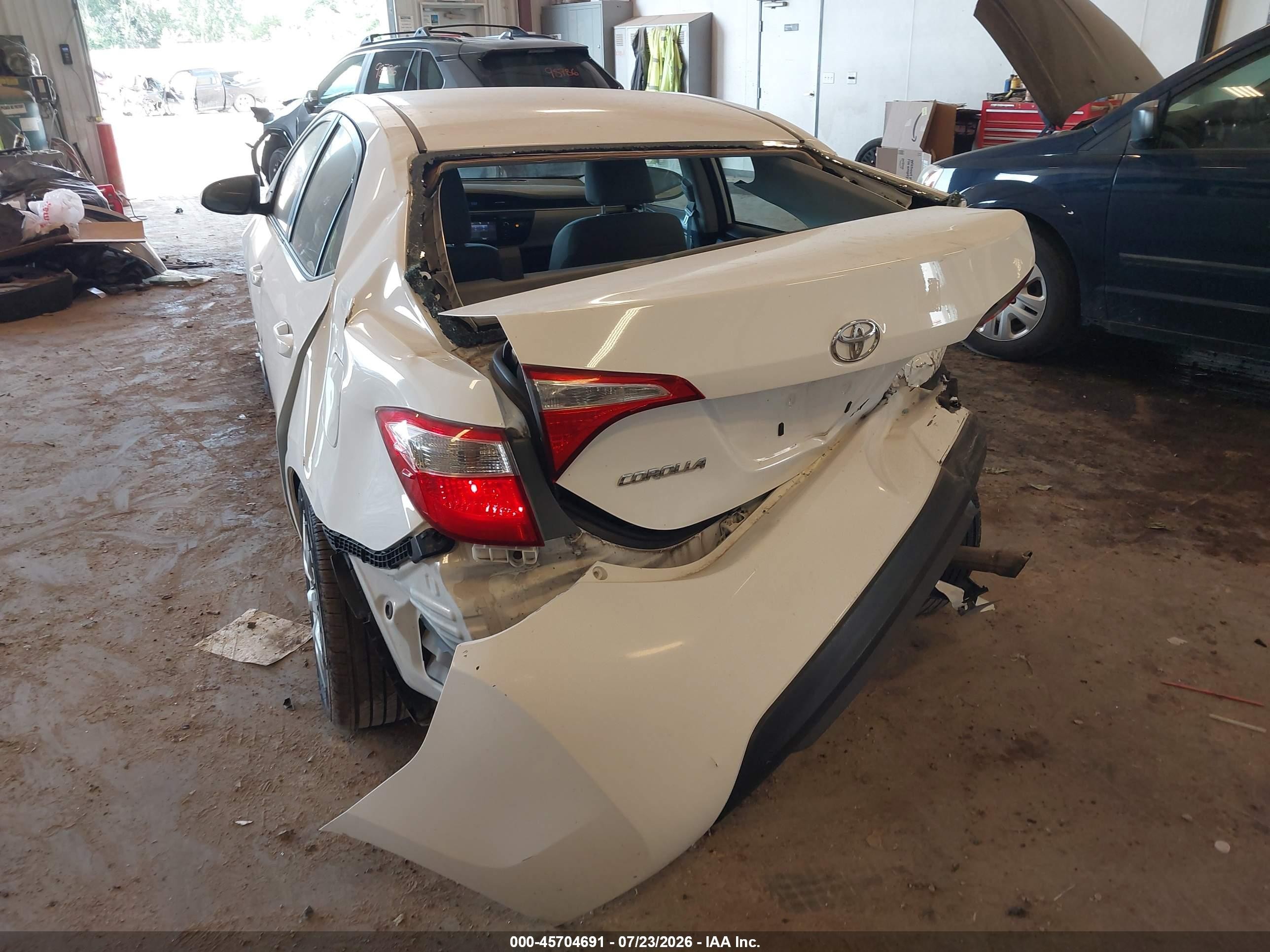 2015 Toyota Corolla Le White vin: 2T1BURHE3FC242085