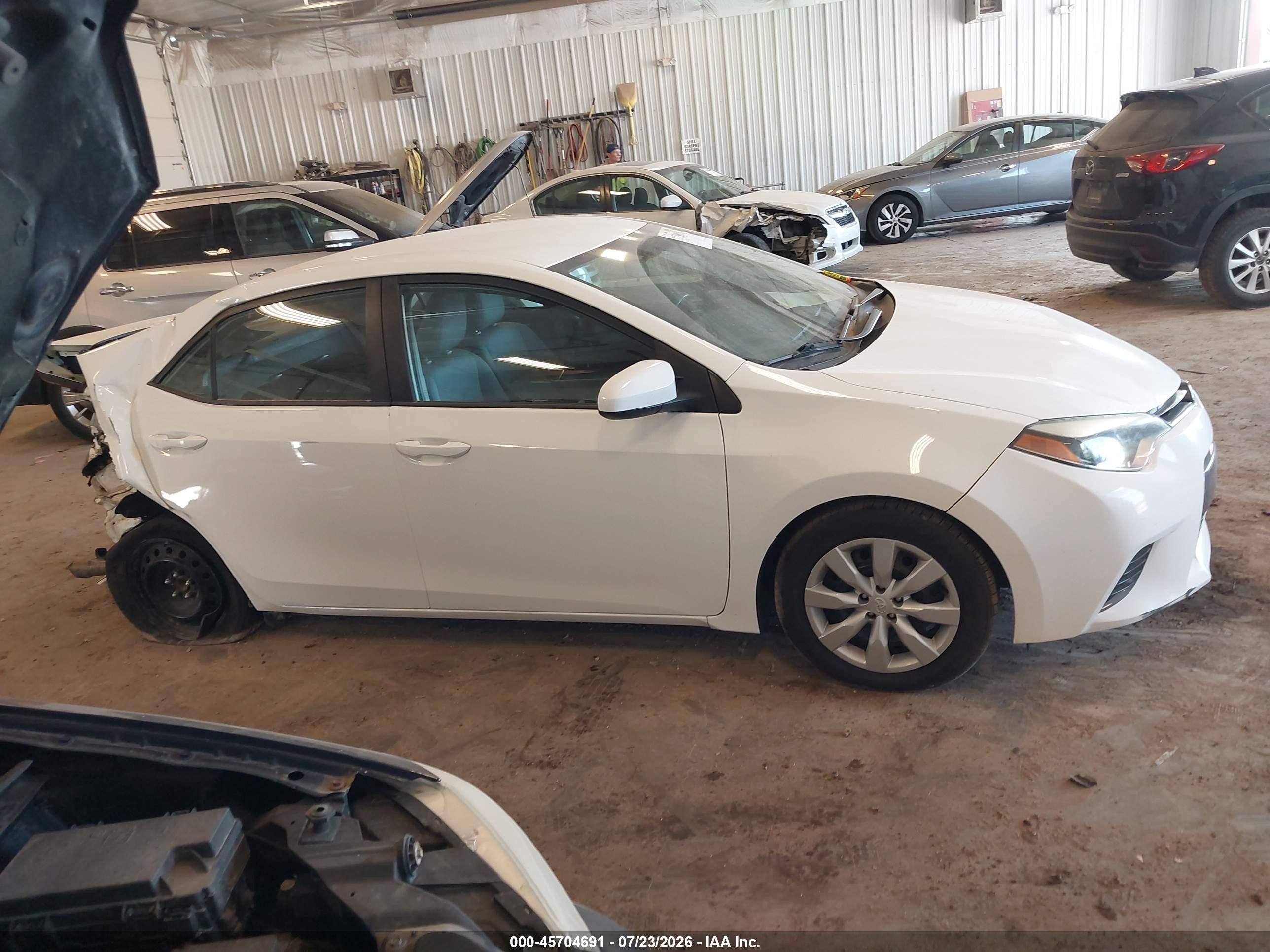 2015 Toyota Corolla Le White vin: 2T1BURHE3FC242085