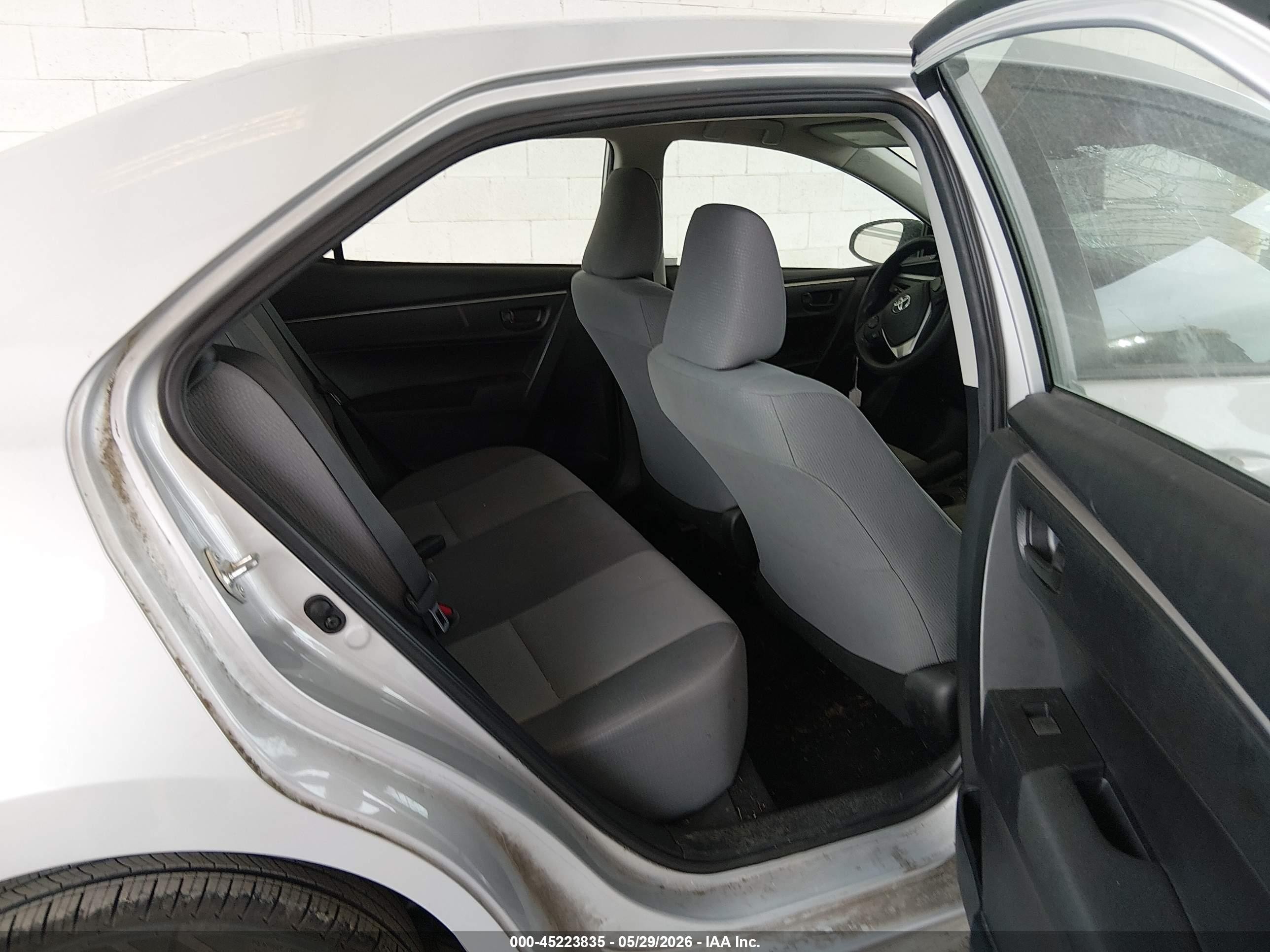 2015 Toyota Corolla L Серебряный vin: 2T1BURHE3FC254947