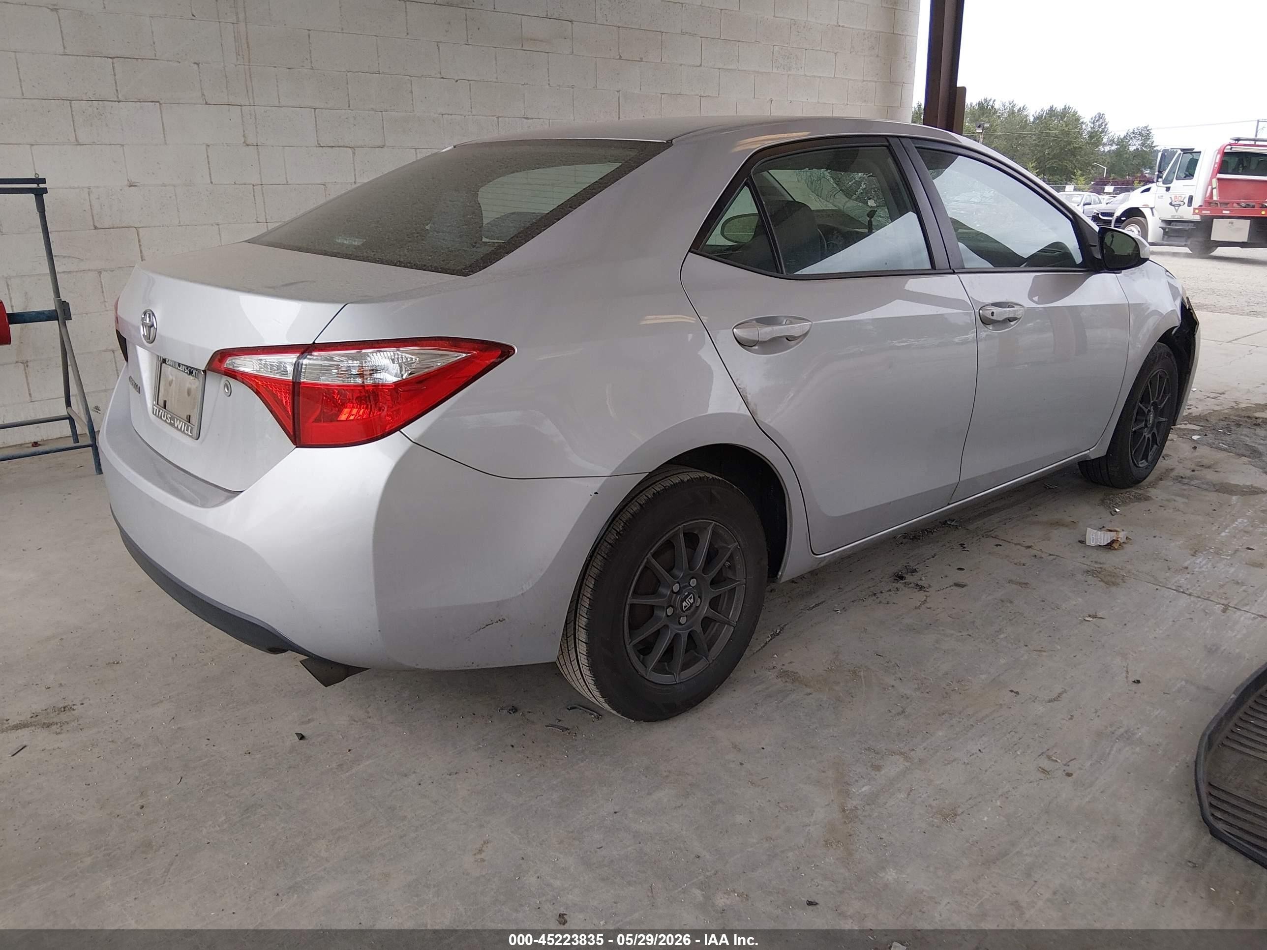 2015 Toyota Corolla L Серебряный vin: 2T1BURHE3FC254947