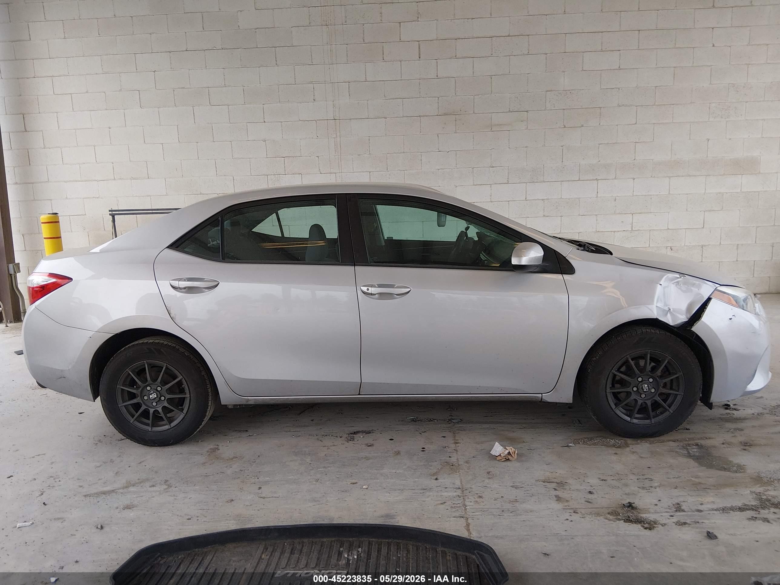 2015 Toyota Corolla L Серебряный vin: 2T1BURHE3FC254947