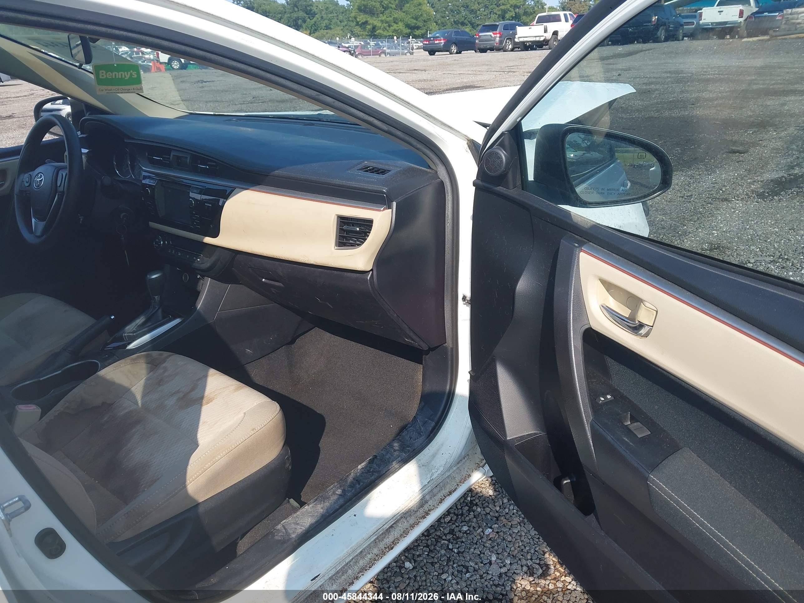 2015 Toyota Corolla Le Белый vin: 2T1BURHE3FC263907