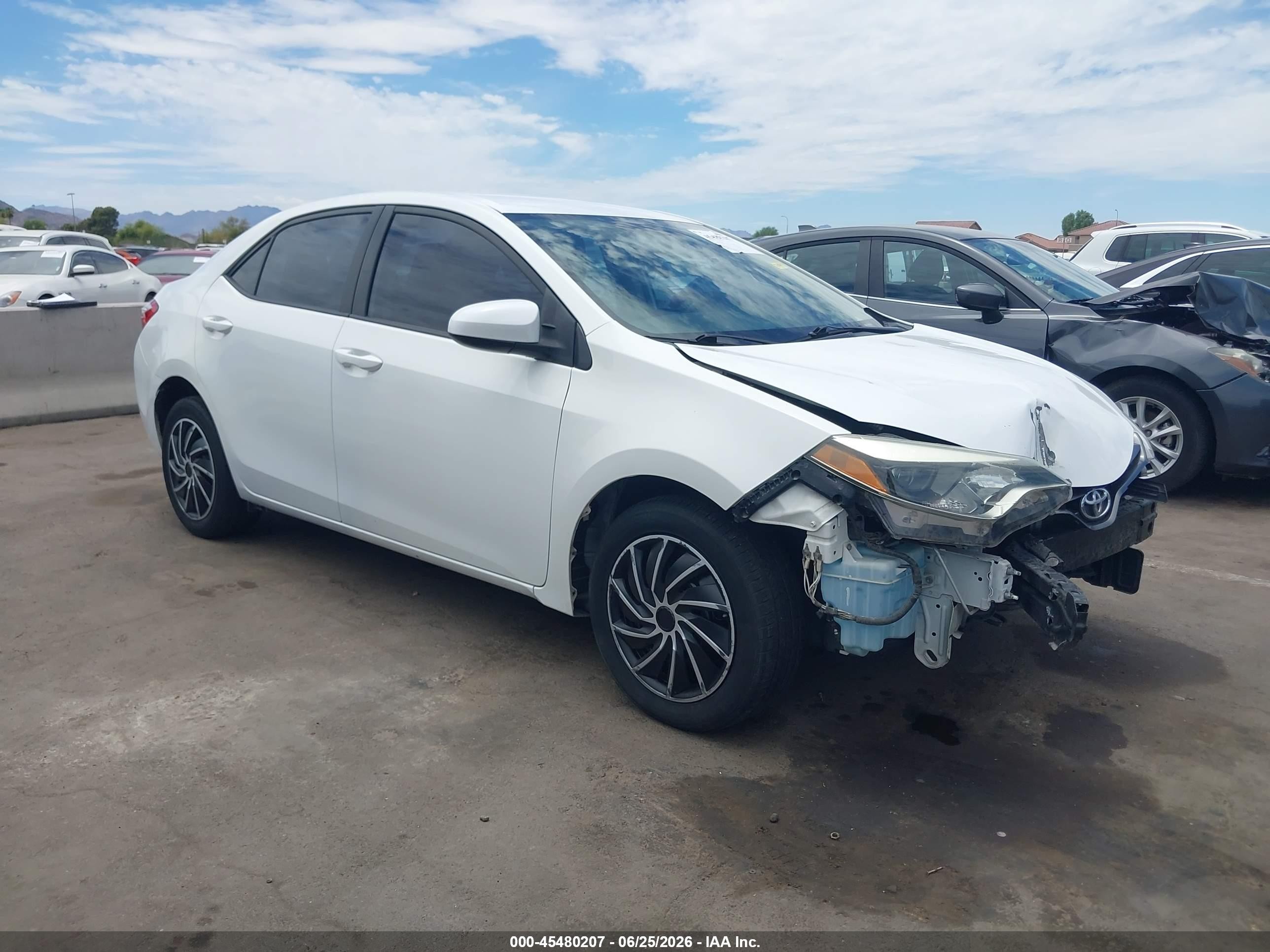 2015 Toyota Corolla Le White vin: 2T1BURHE3FC266354