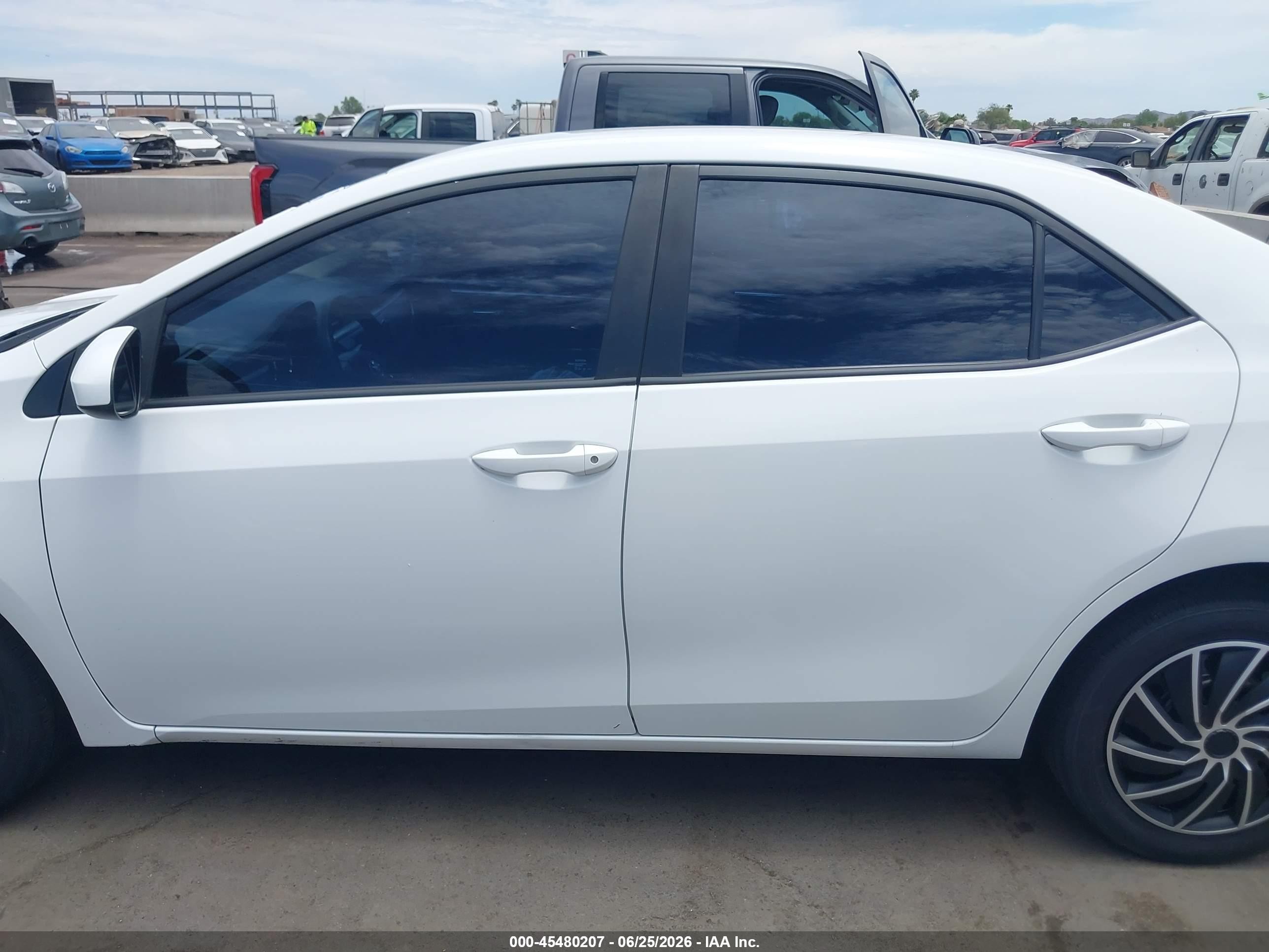 2015 Toyota Corolla Le Белый vin: 2T1BURHE3FC266354