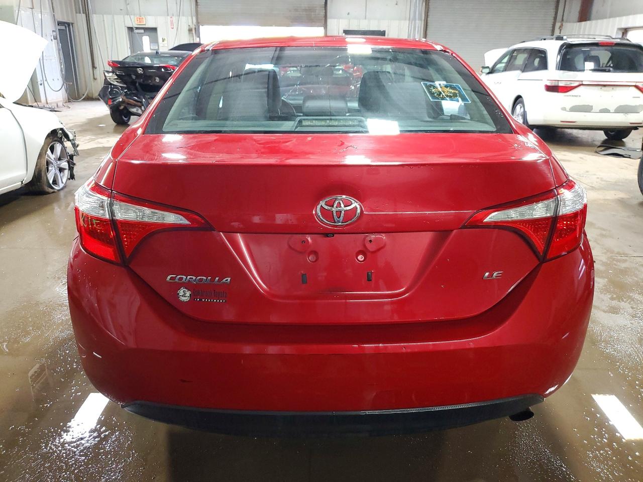2015 Toyota Corolla Le Red vin: 2T1BURHE3FC281050